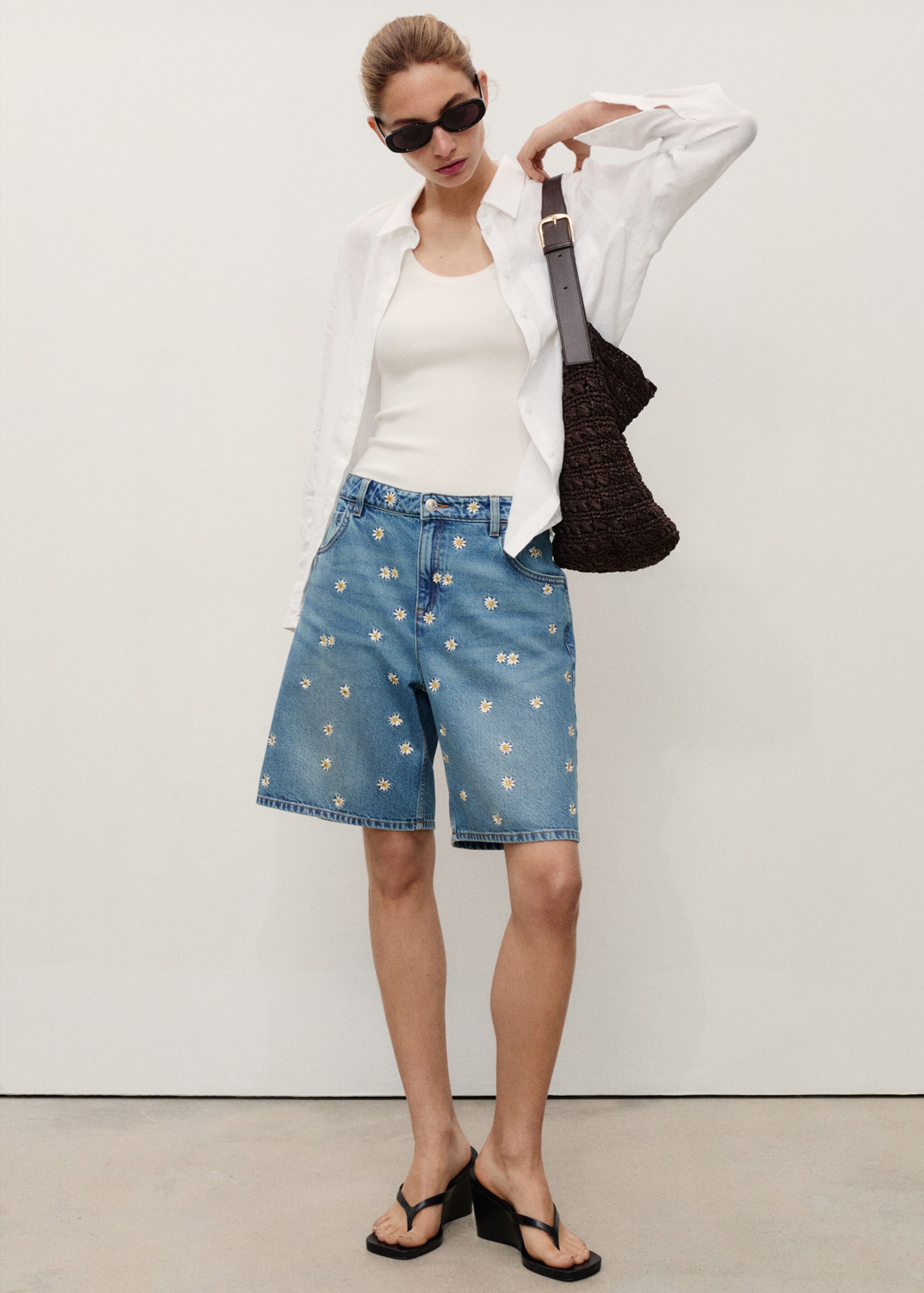 Denim bermuda shorts with floral embroidery - General plane