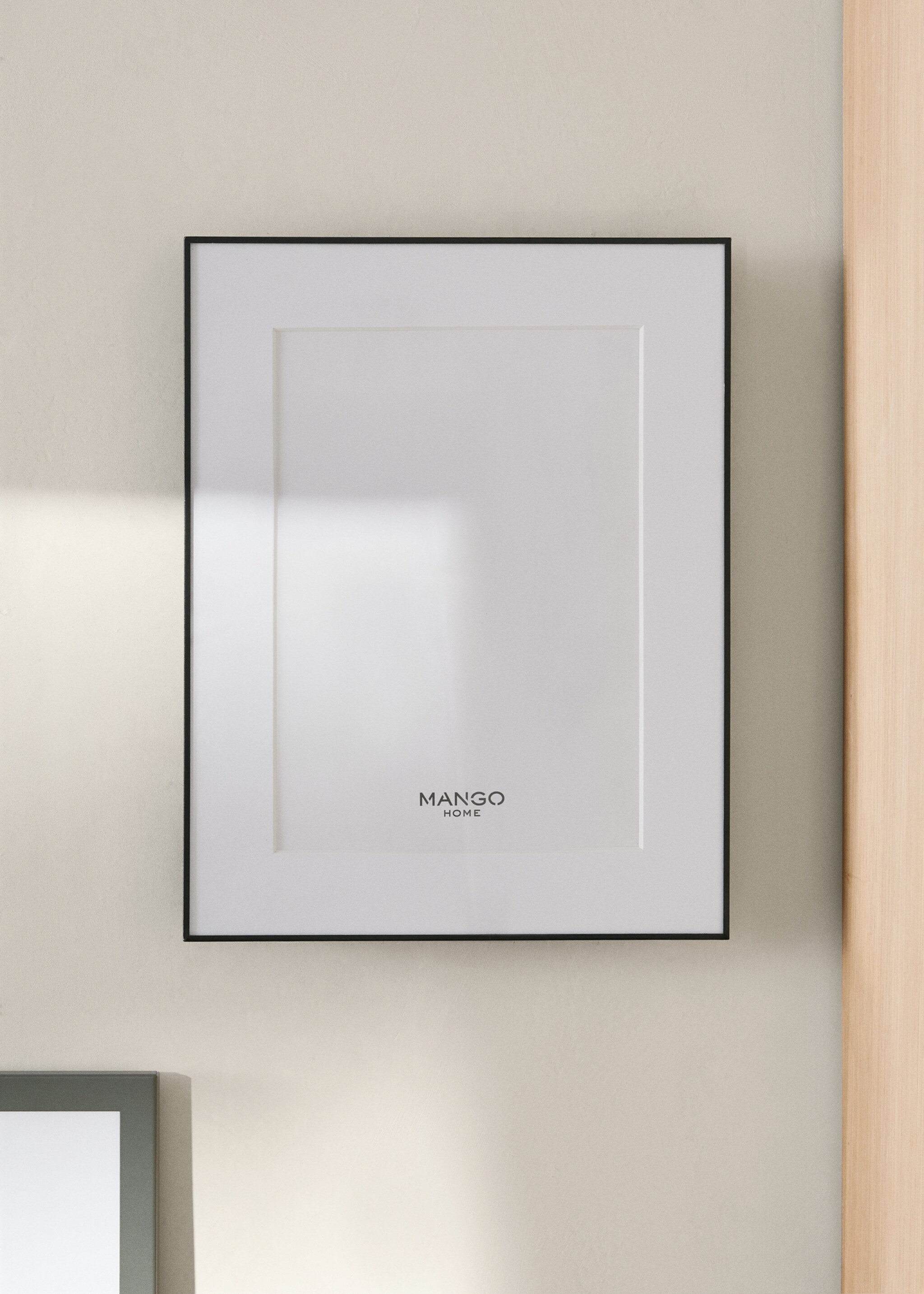 Medium frame with metal profile - General plane
