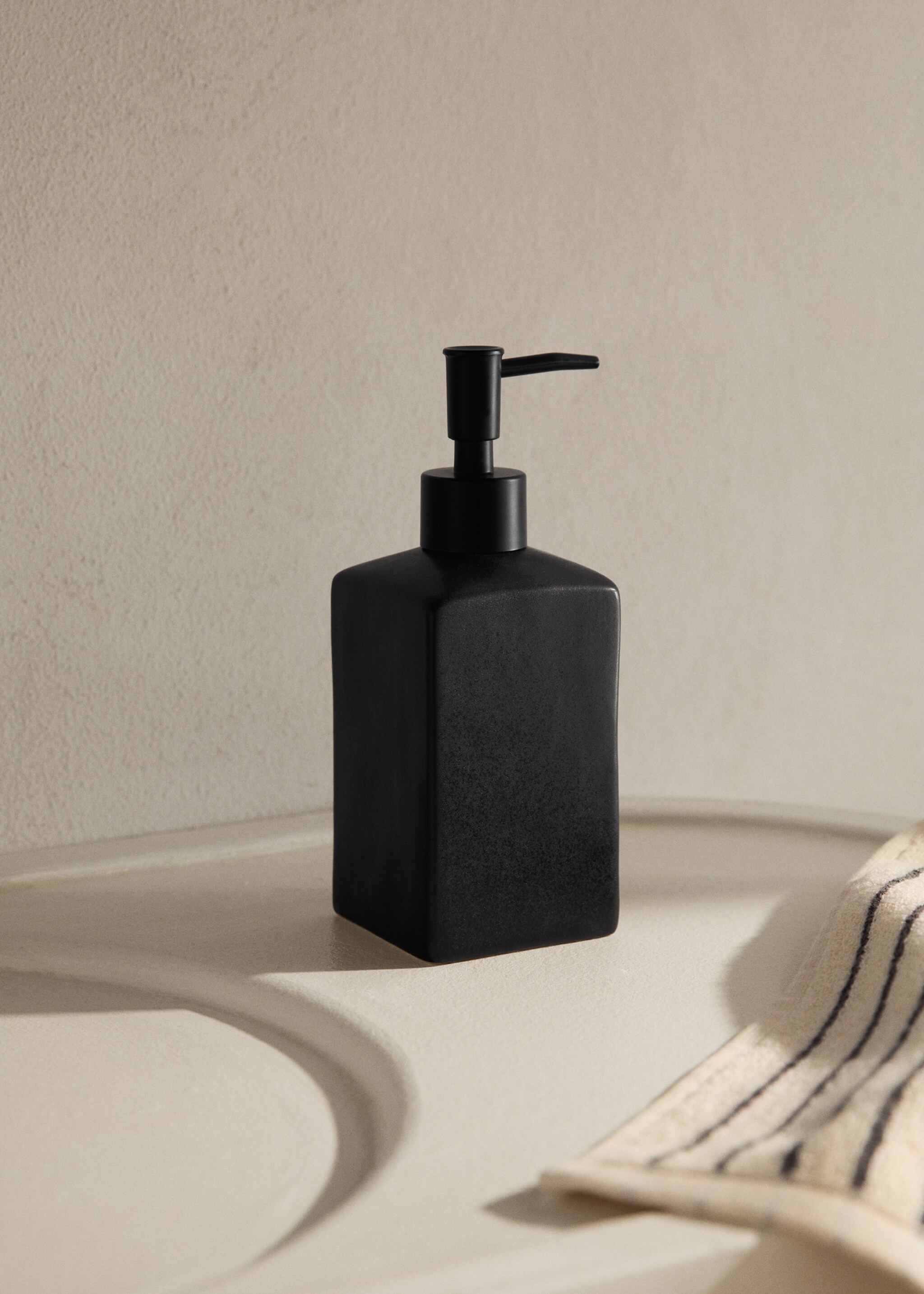 Soap dispenser alfa - Обща равнина