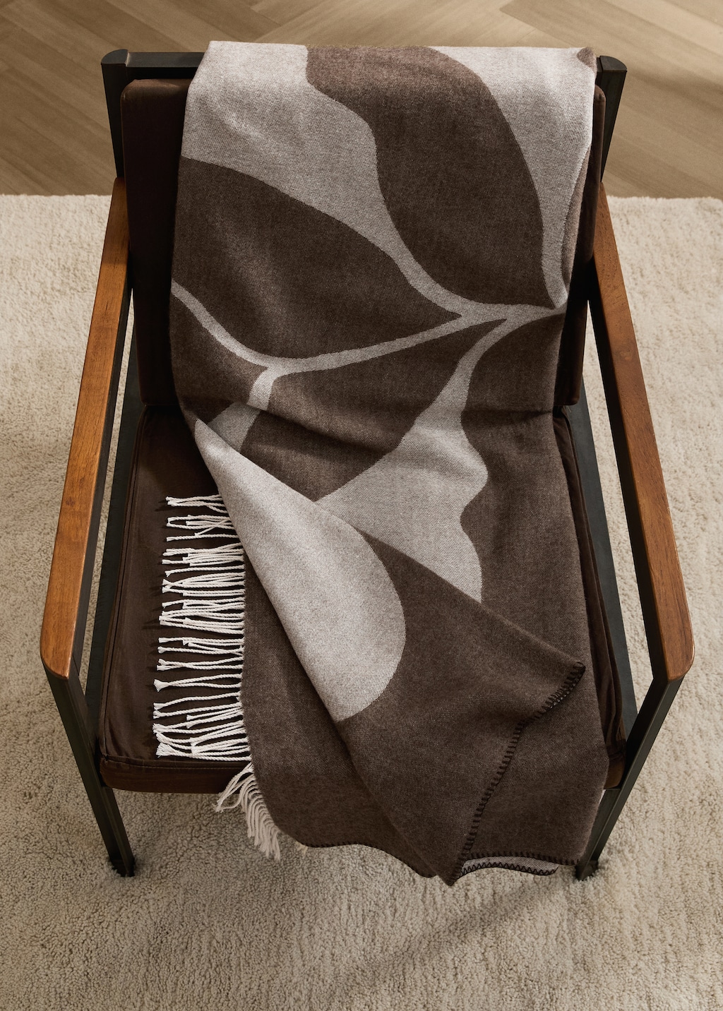 Two-tone patterned blanket