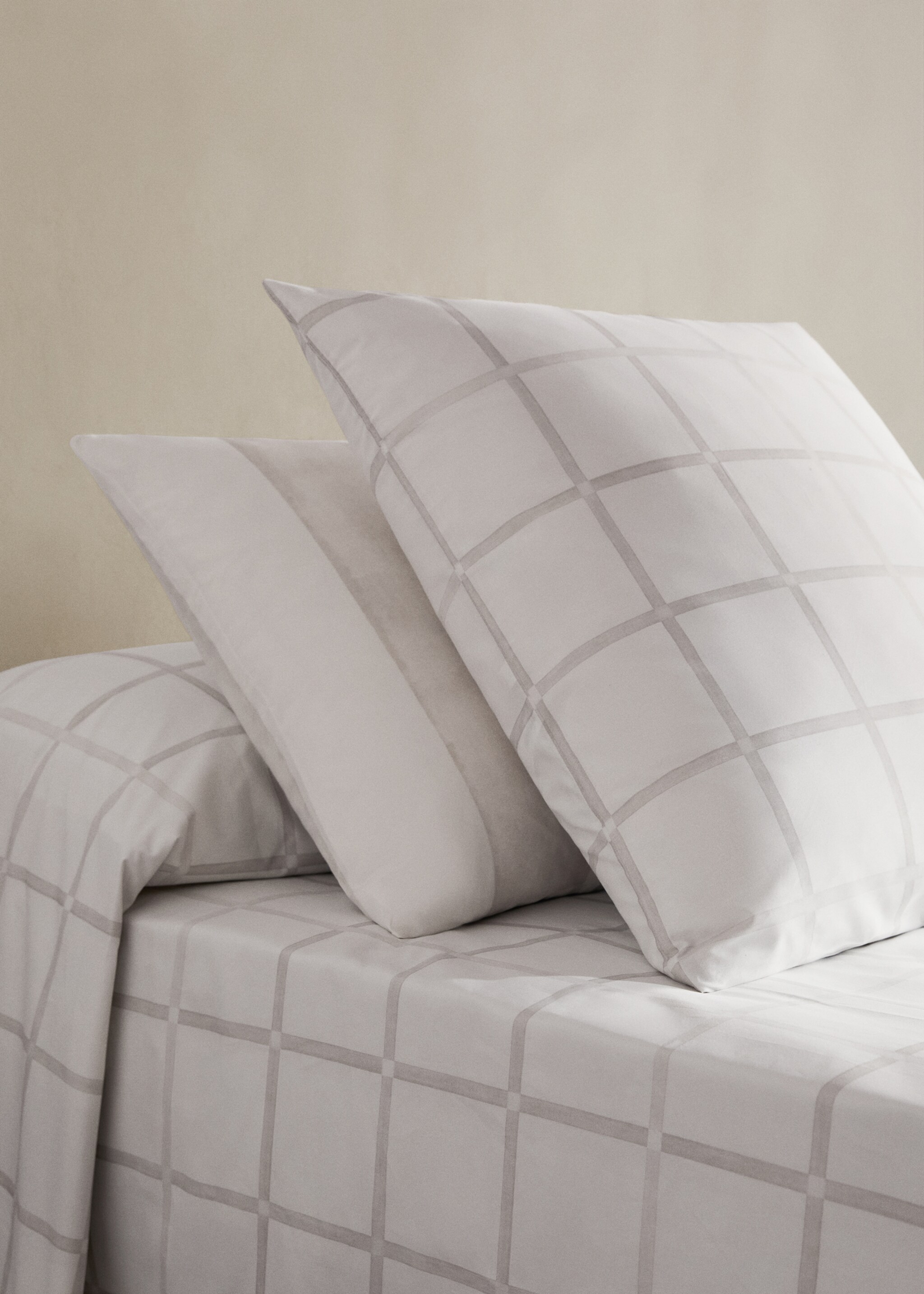 Dos fundas almohada algodón percal estampado cuadros 60x60 cm - Plano general, Beige. Ref: 17081537-00.