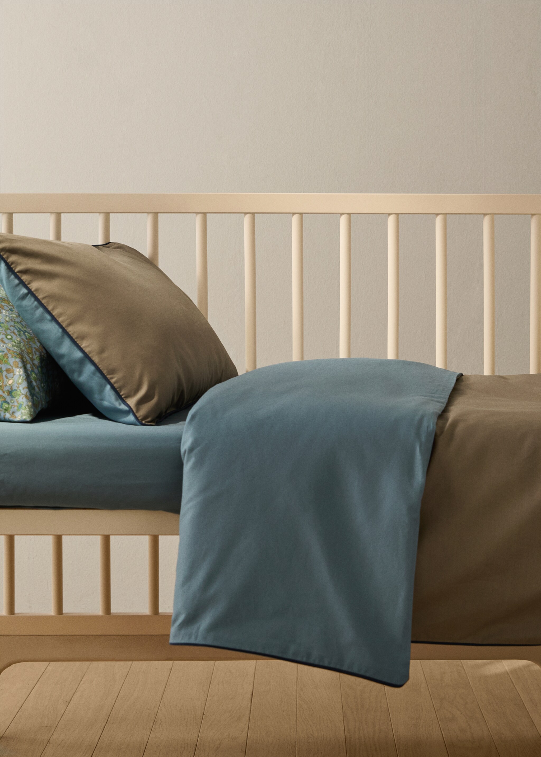 Reversible cotton percale cot duvet cover with contrast piping - General plane, Blue. Ref: 17081544-00.