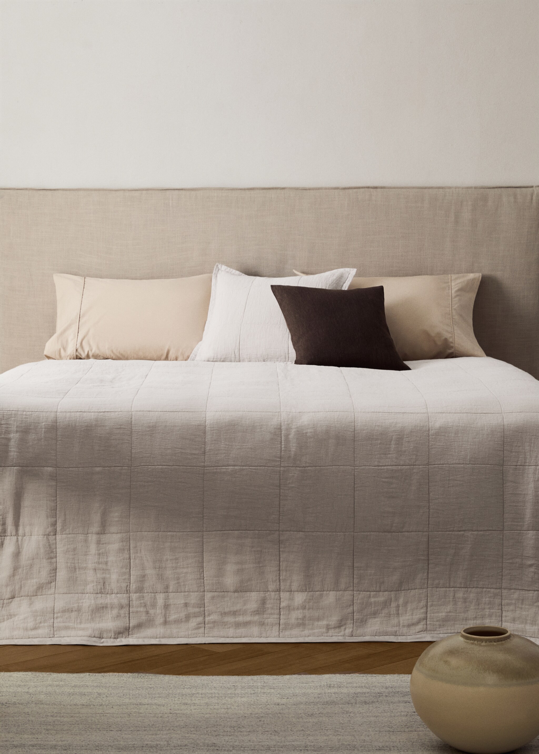 Täcke i tvättat linne med rutig design för 150/160cm säng - Allmän bild, Sand. Ref: 17081557-00.