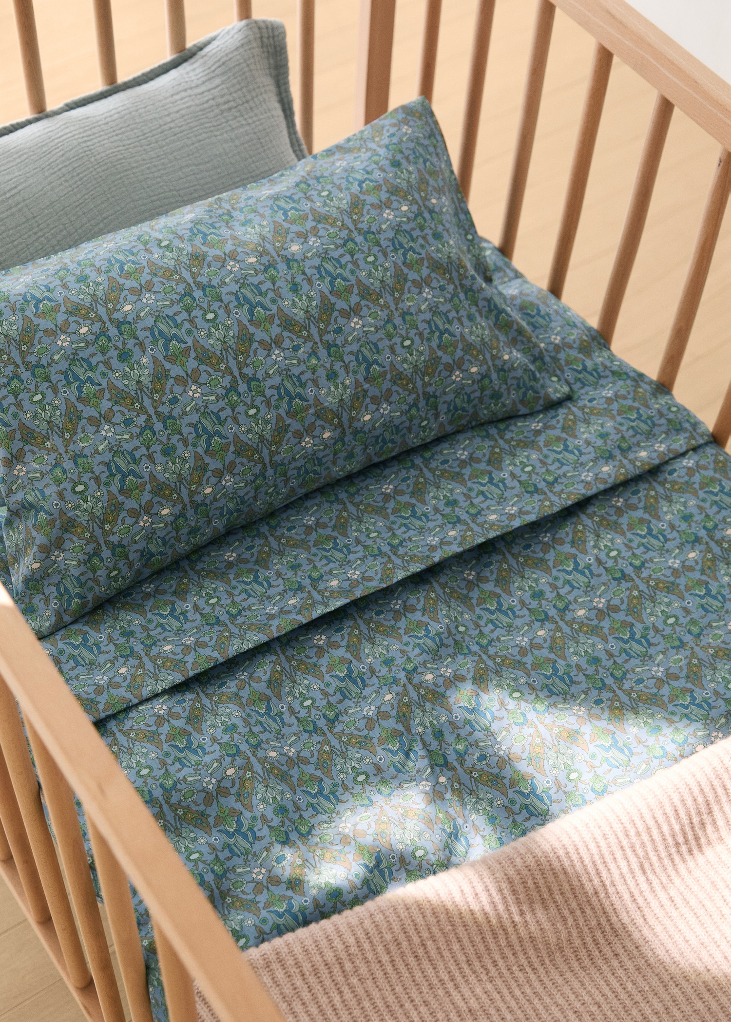 Cot bed duvet cover in small floral printed percale cotton - General plane