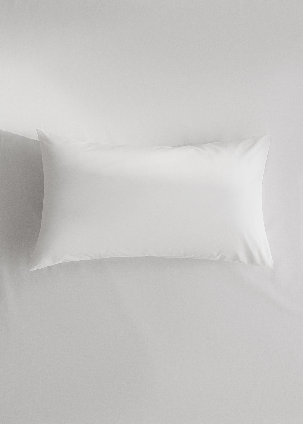 Percale cotton pillowcase with picueta detail