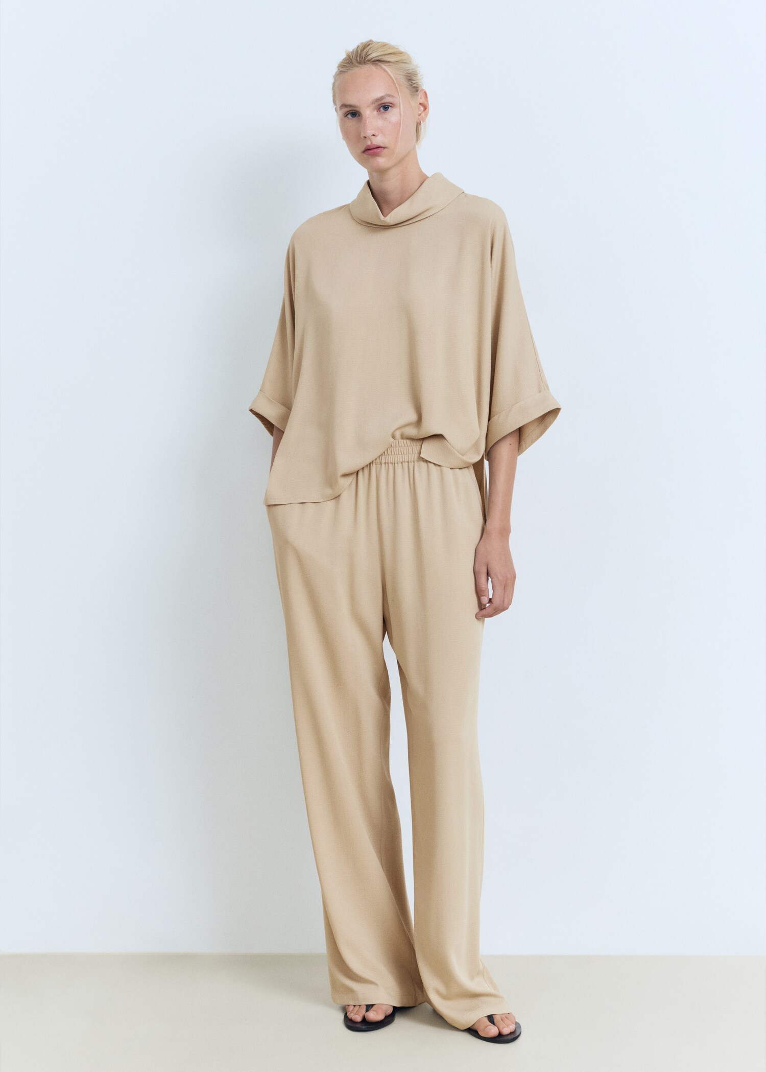 Oversized flowing blouse - General plane