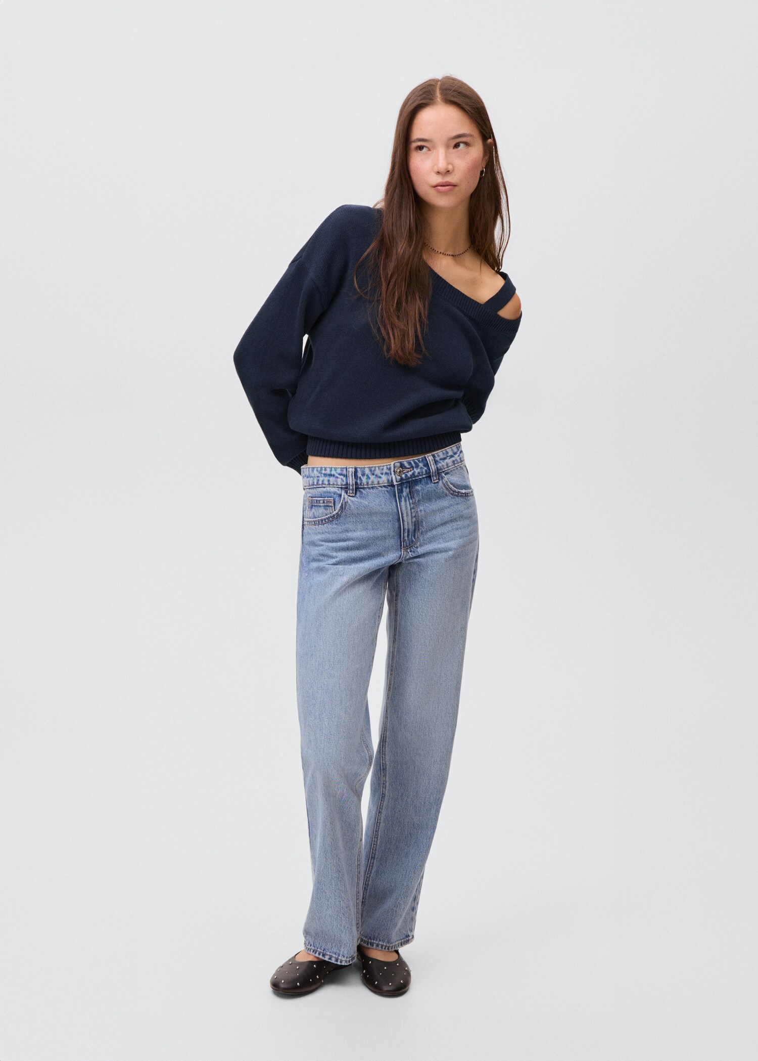Knitted sweater with cut-out - General plane