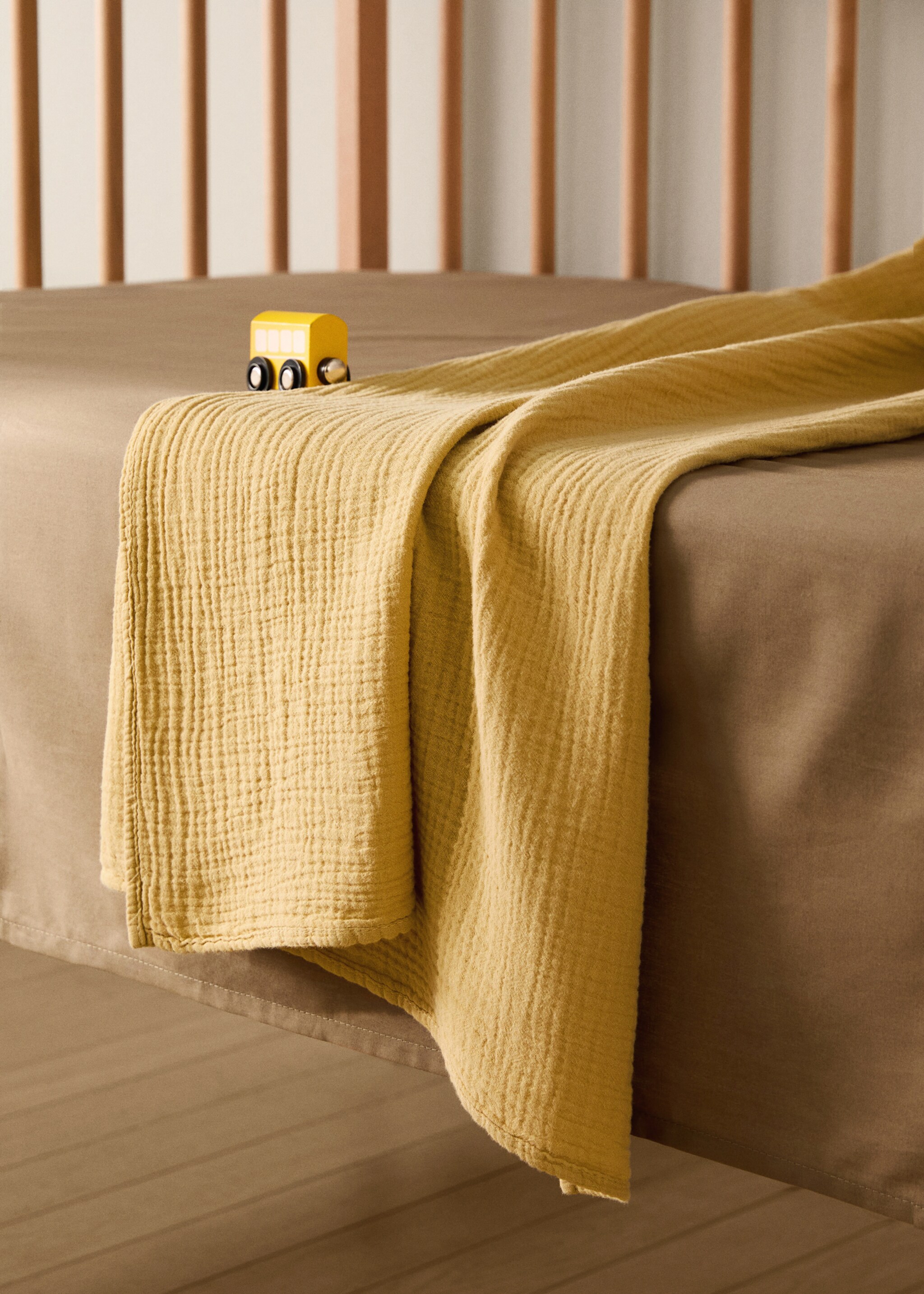 Cotton muslin baby blanket - General plane, Yellow. Ref: 17083333-00.