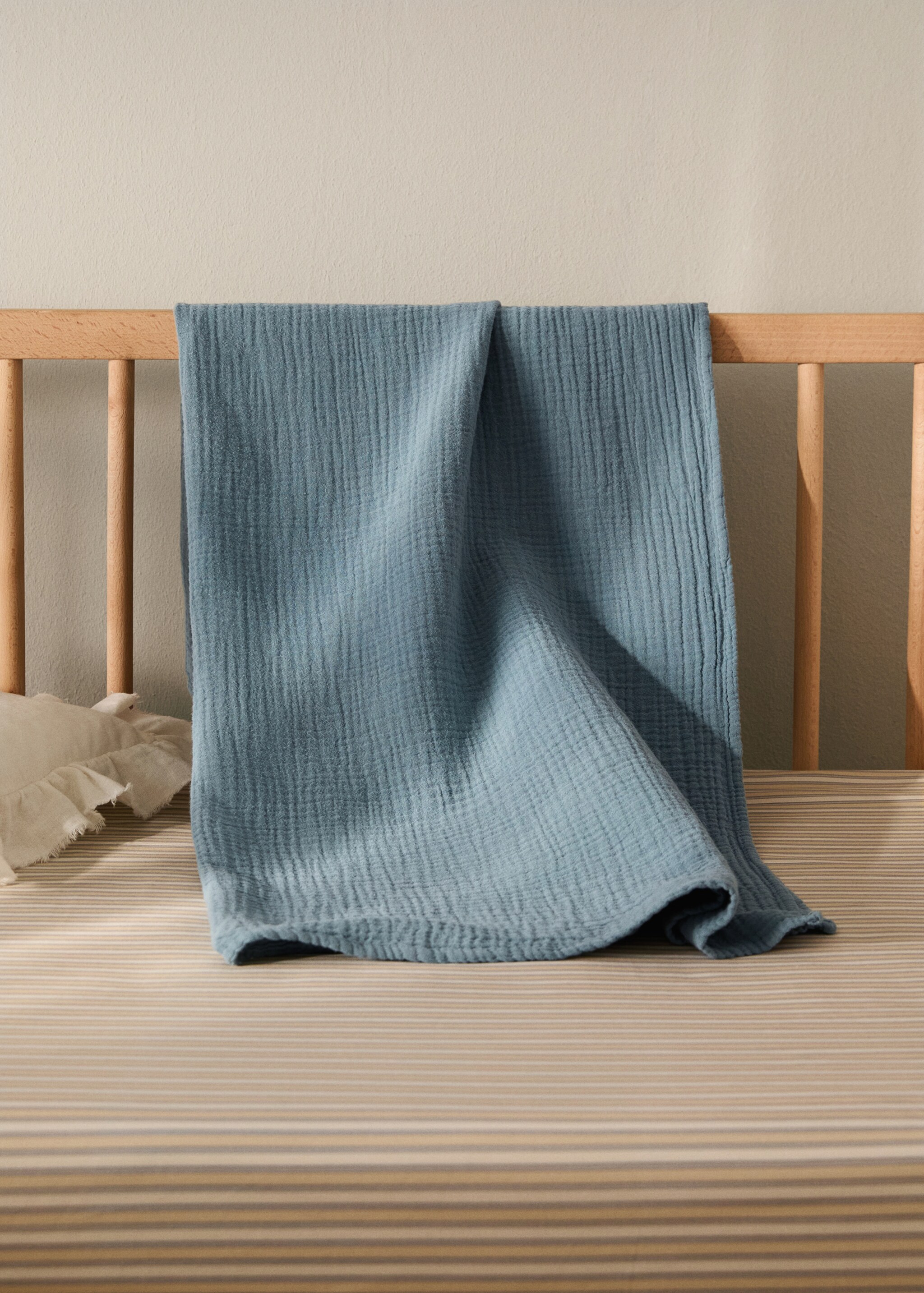 Cotton muslin baby blanket - General plane, Ink Blue. Ref: 17083333-00.