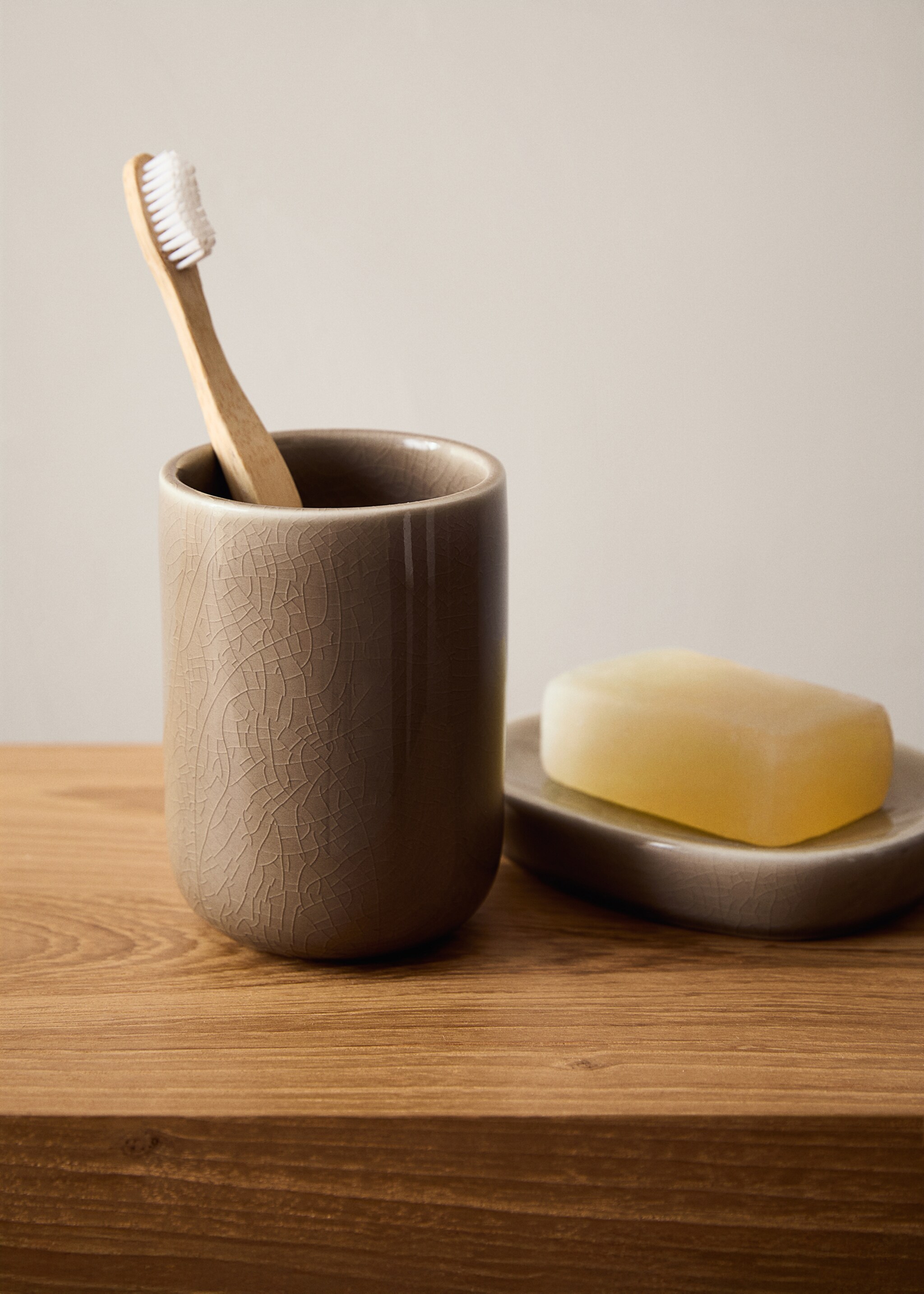 Coloured stoneware bathroom tumbler - General plane