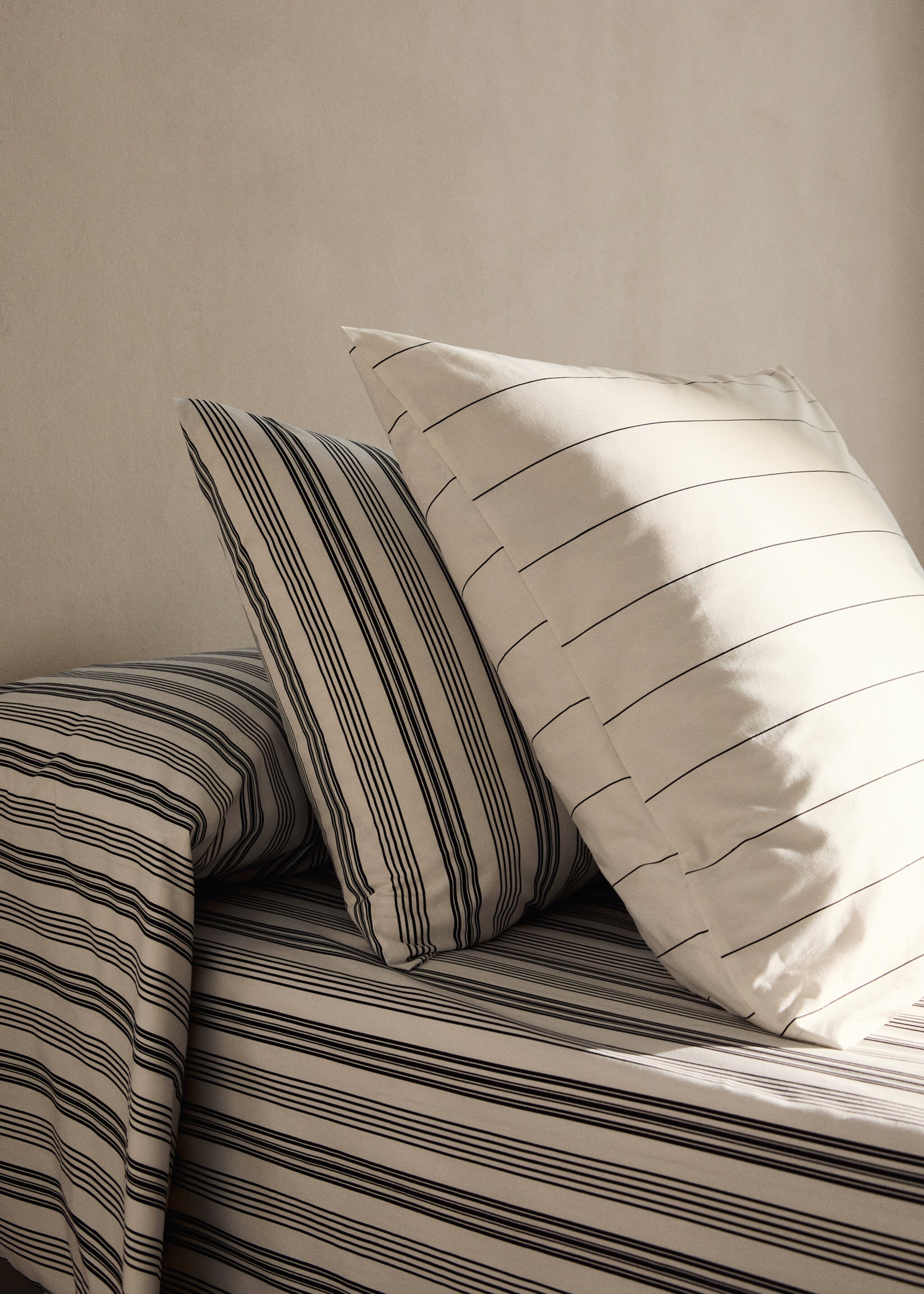 Strips cotton pillowcase 50X75cm - General plane, Off White. Ref: 17083811-00.