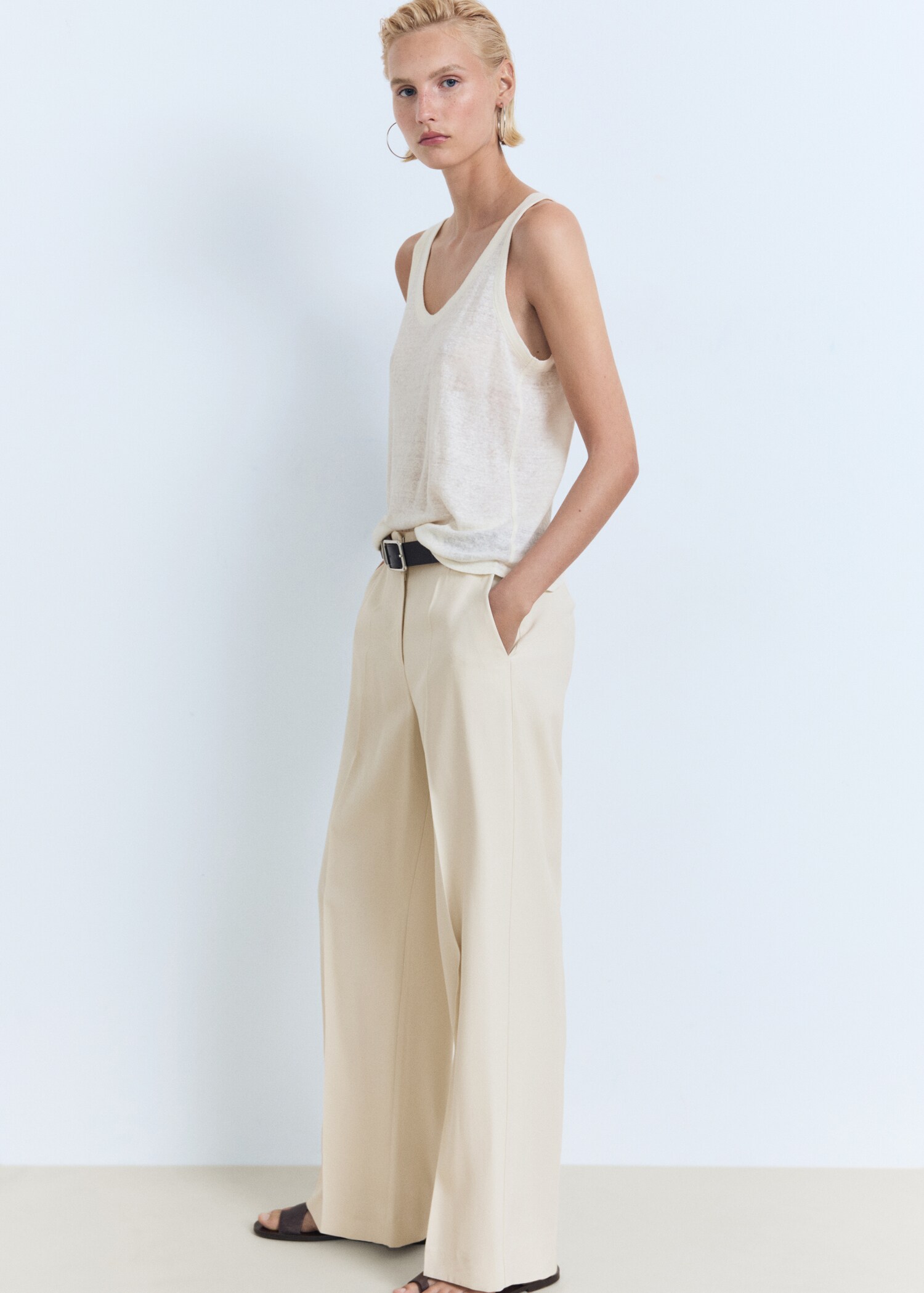 Straight mid-rise pants - General plane