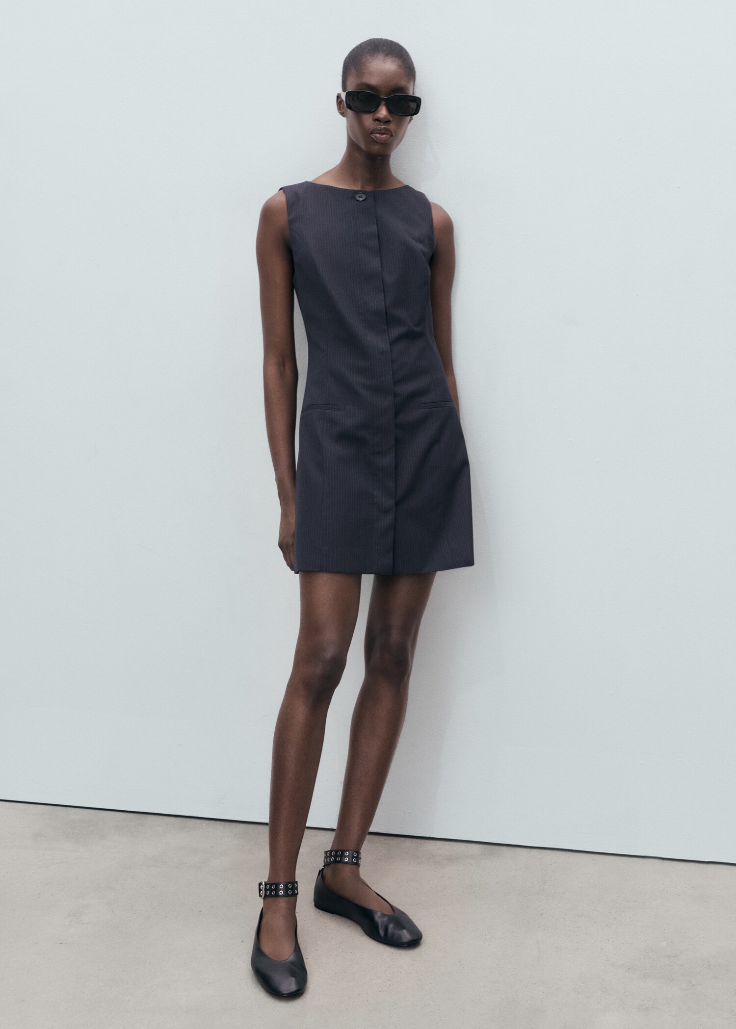 Short pinstripe dress - General plane
