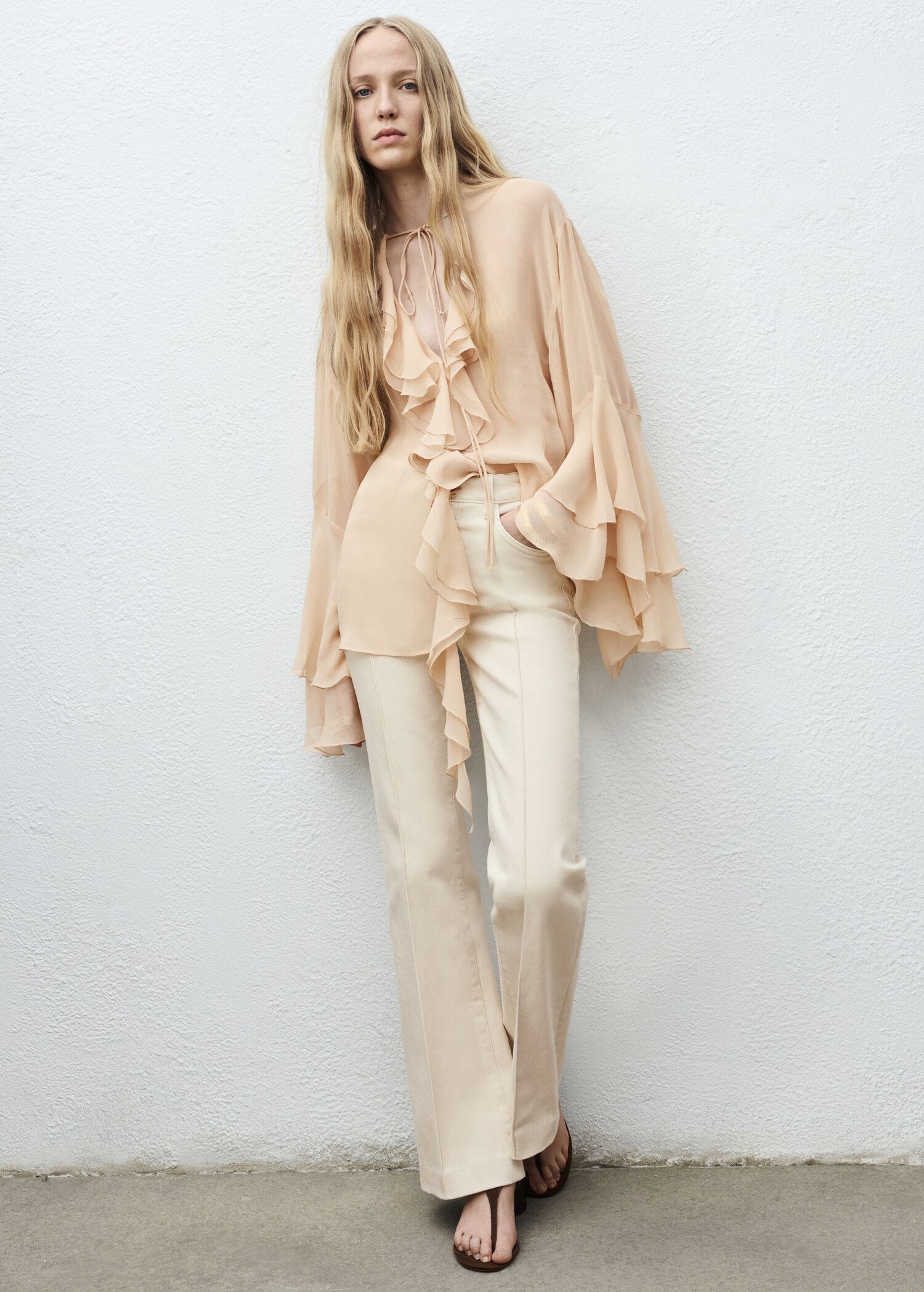 Mid-rise flared jeans - General plane