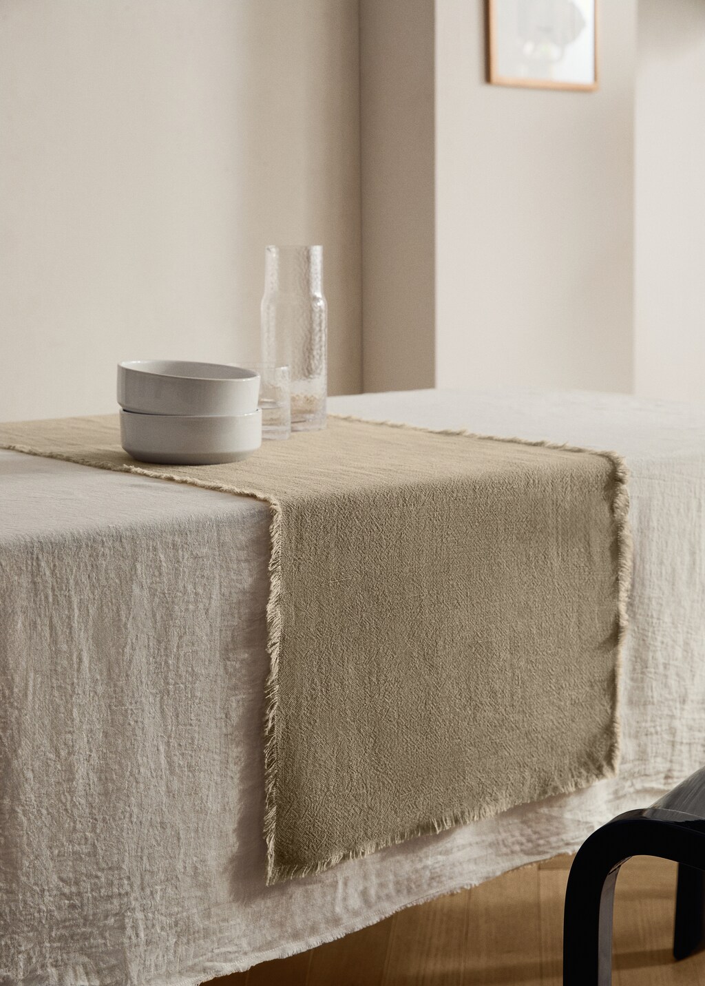 Linen table runner with tassels