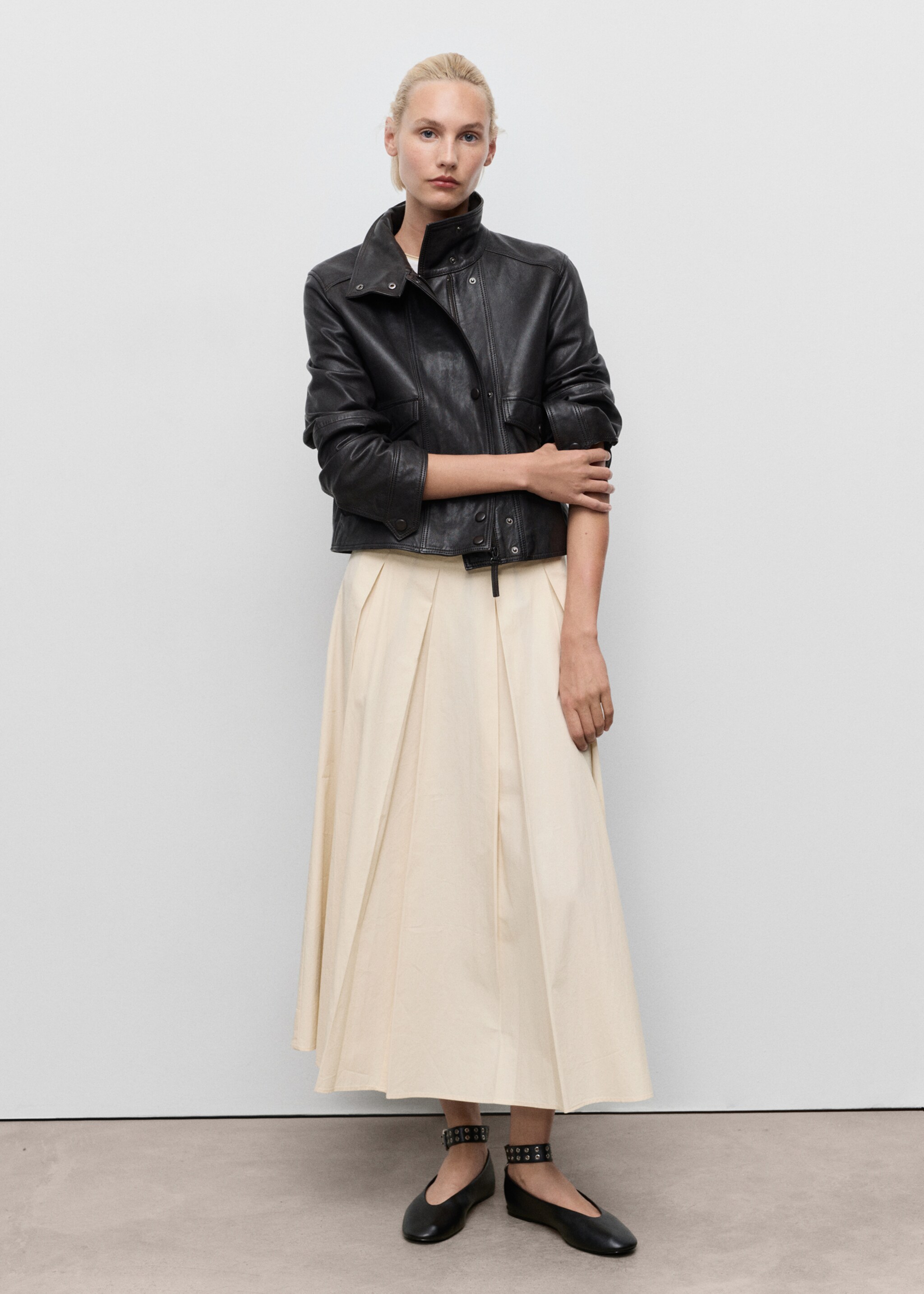 Pleated midi-skirt - General plane, Ivory White. Ref: 17084780-00.