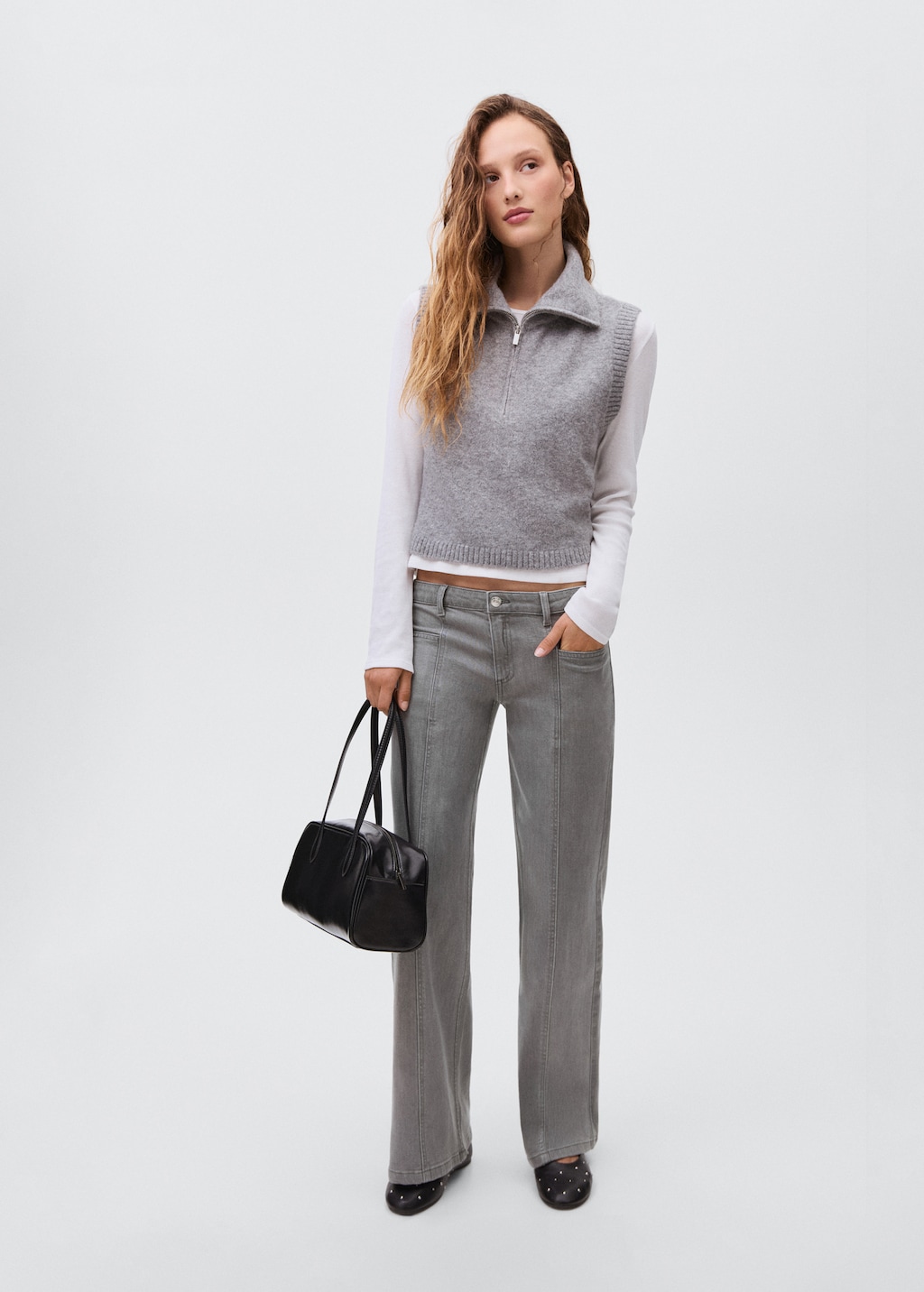 Low-waist jeans with star detail