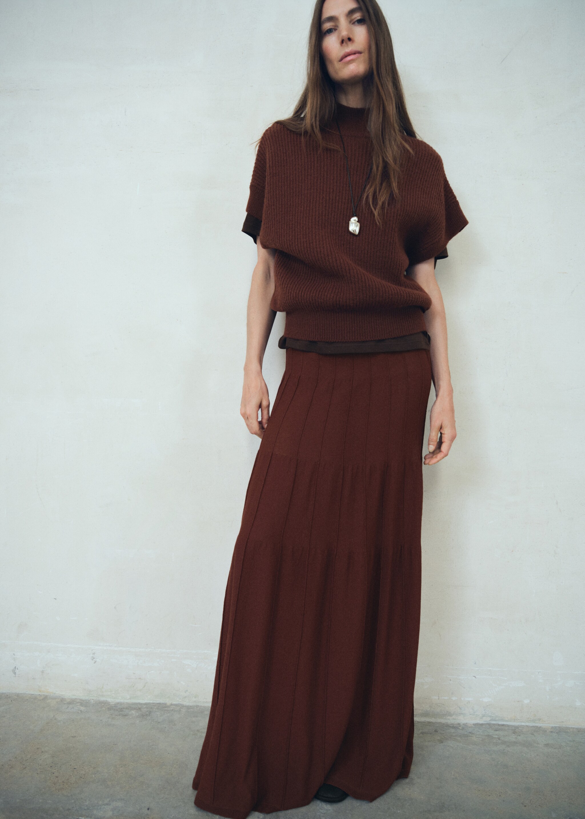 Knitted long skirt with seam detail - General plane, Brown. Ref: 17085823-00.