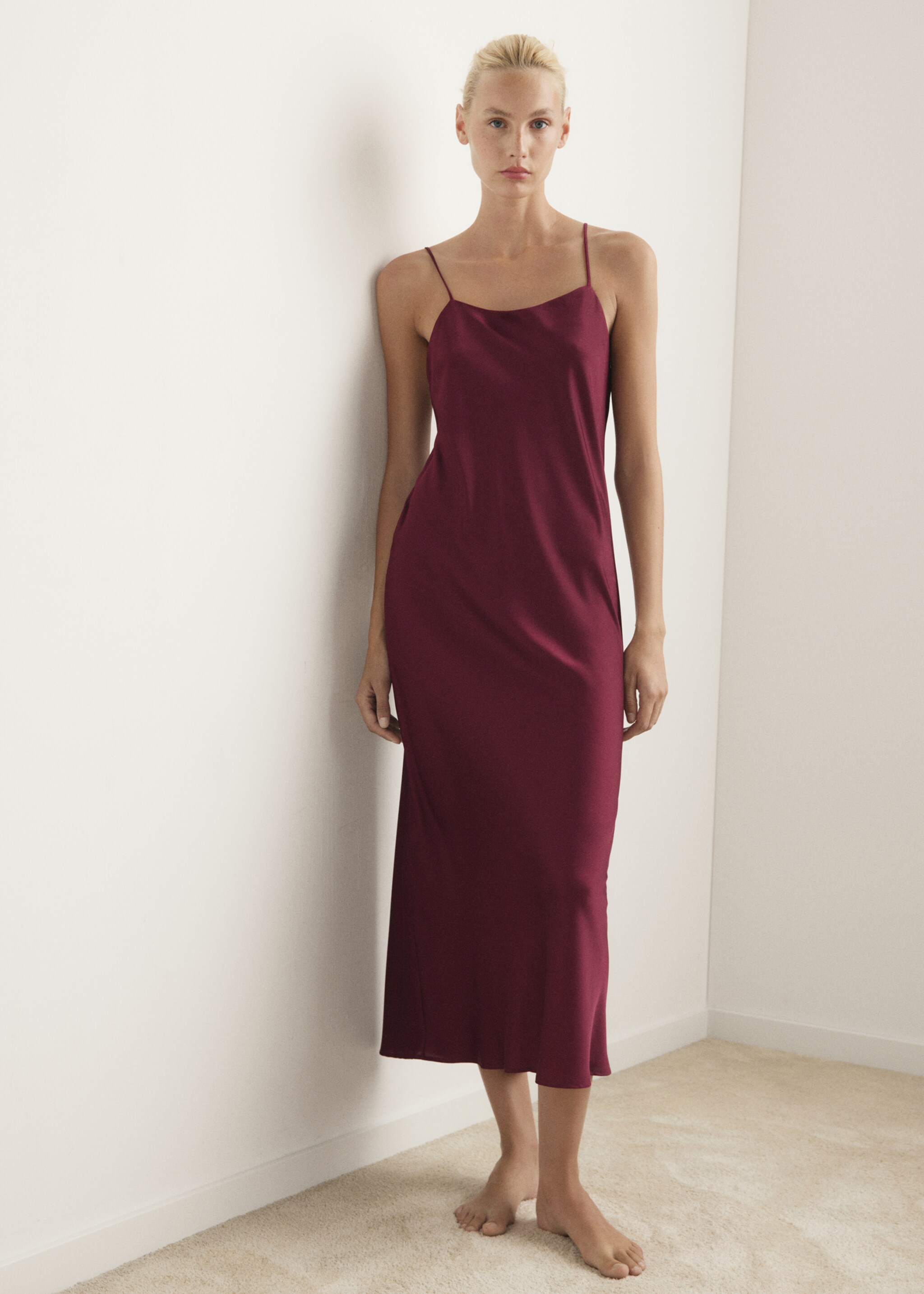 Satin midi-nightdress - General plane, Red. Ref: 17087127-00.