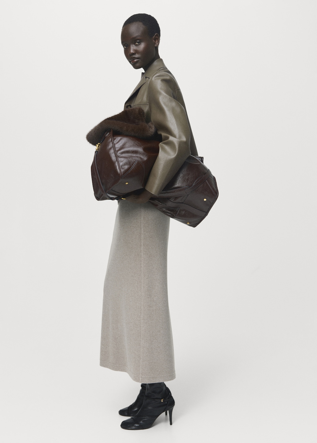 Long skirt with elastic waist