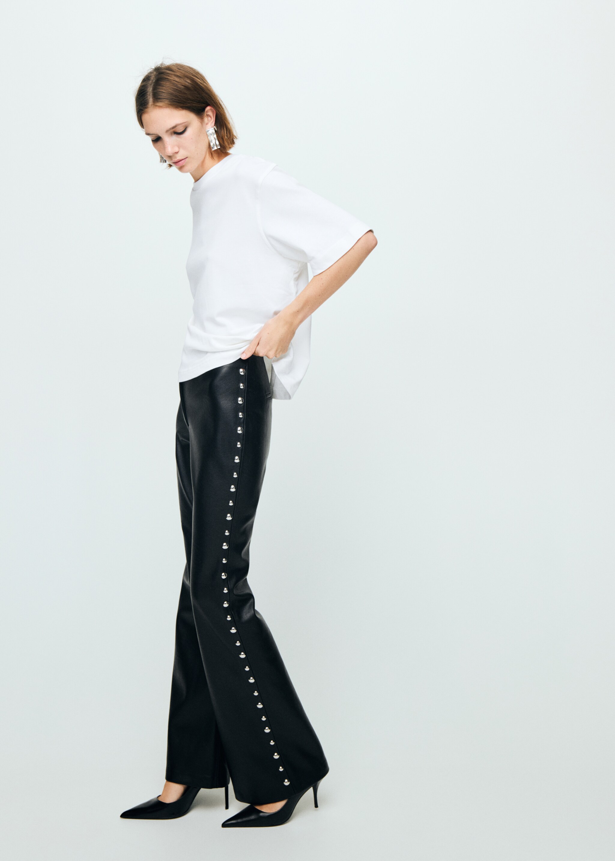 Broek met lederlook en studs - Overzichtstekening, Zwart. Ref: 17089109-00.