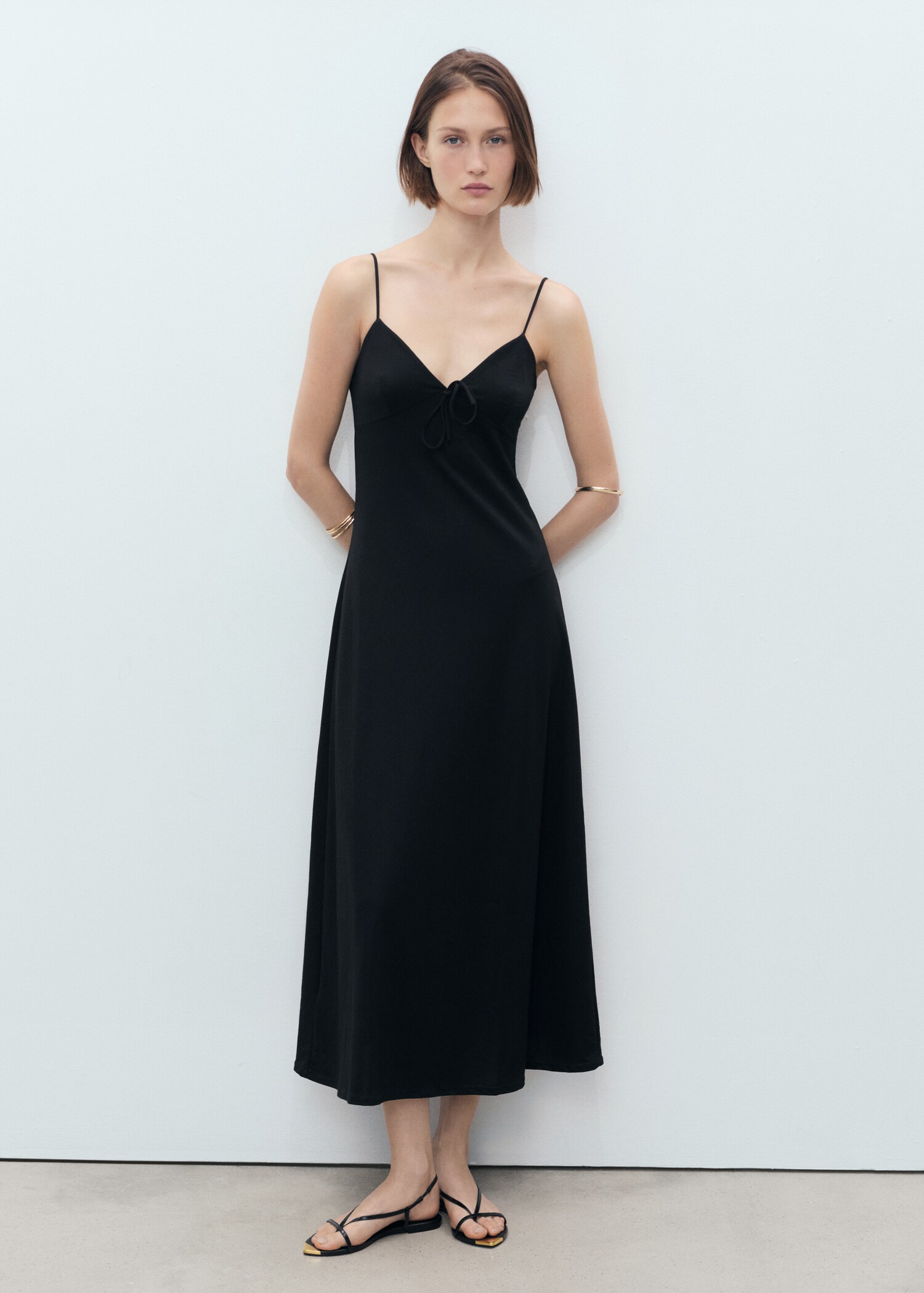 Long dress with bow neckline - General plane