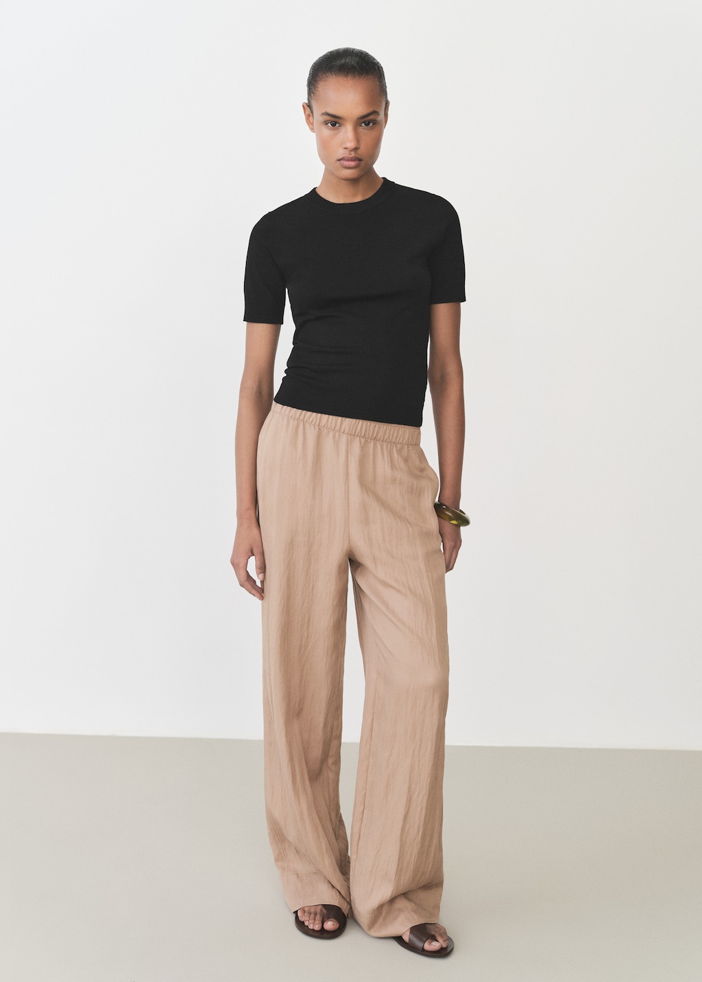 Short-sleeved fine-knit sweater