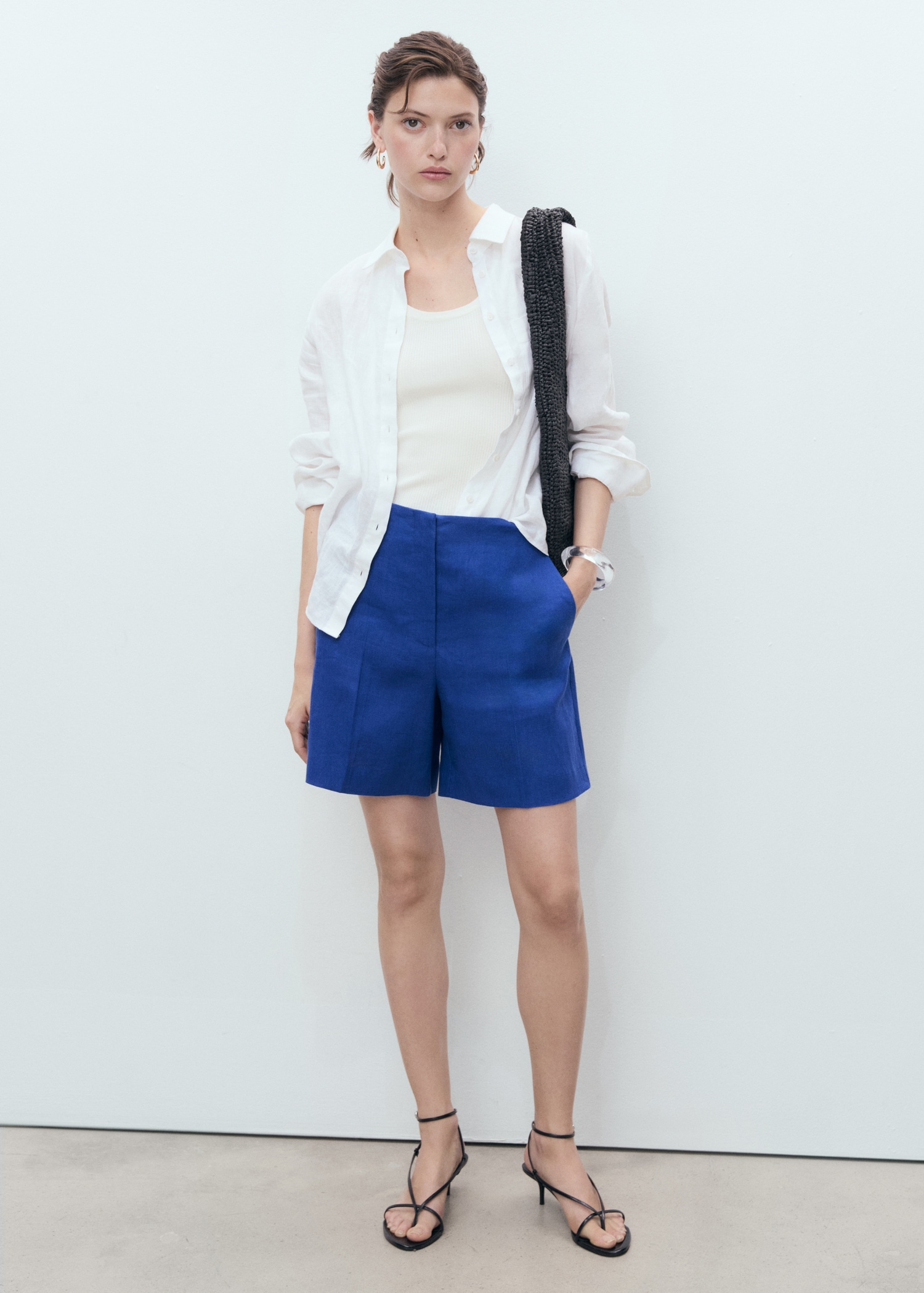 Linen straight-fit mid-rise shorts - General plane