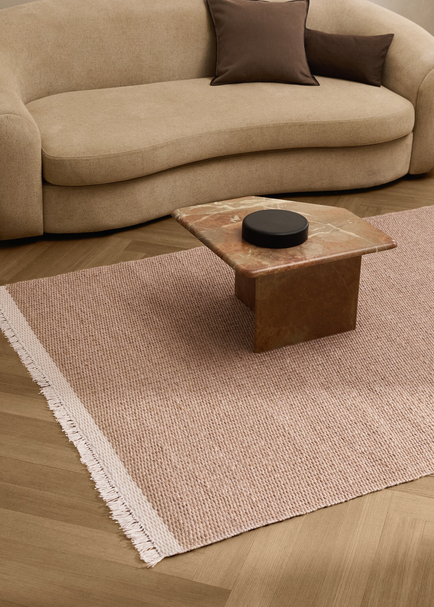 Textured rug with fringes - General plane