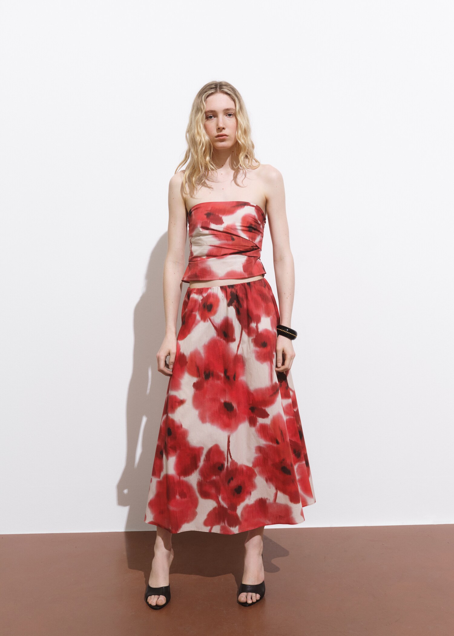 Top bandeau cu imprimeu floral - Plan general