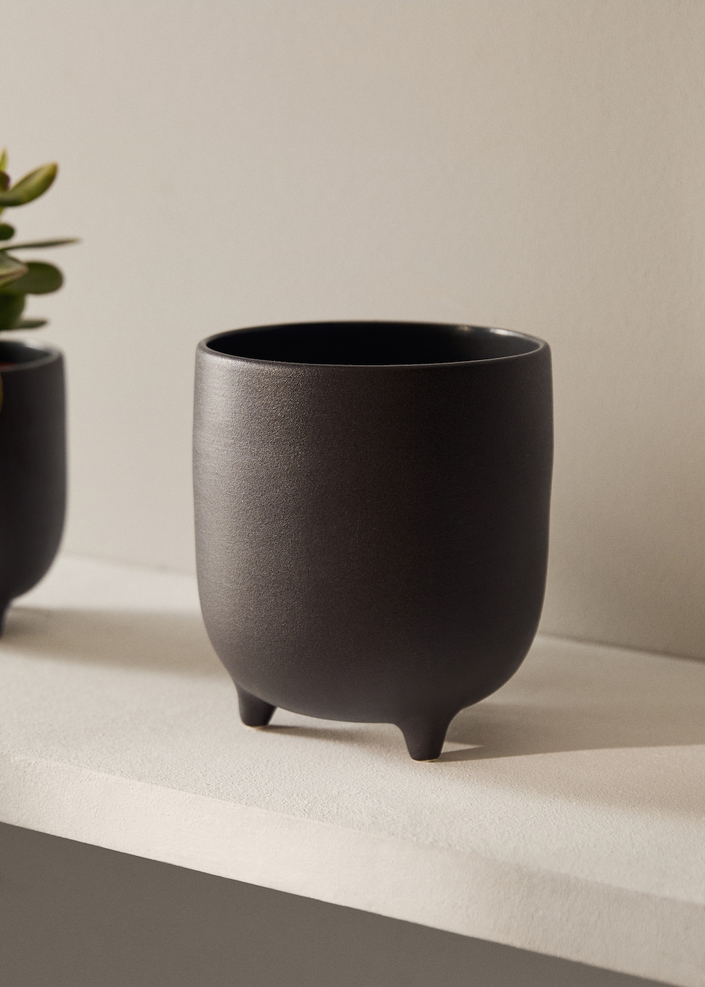 Medium matte-finish stoneware planter