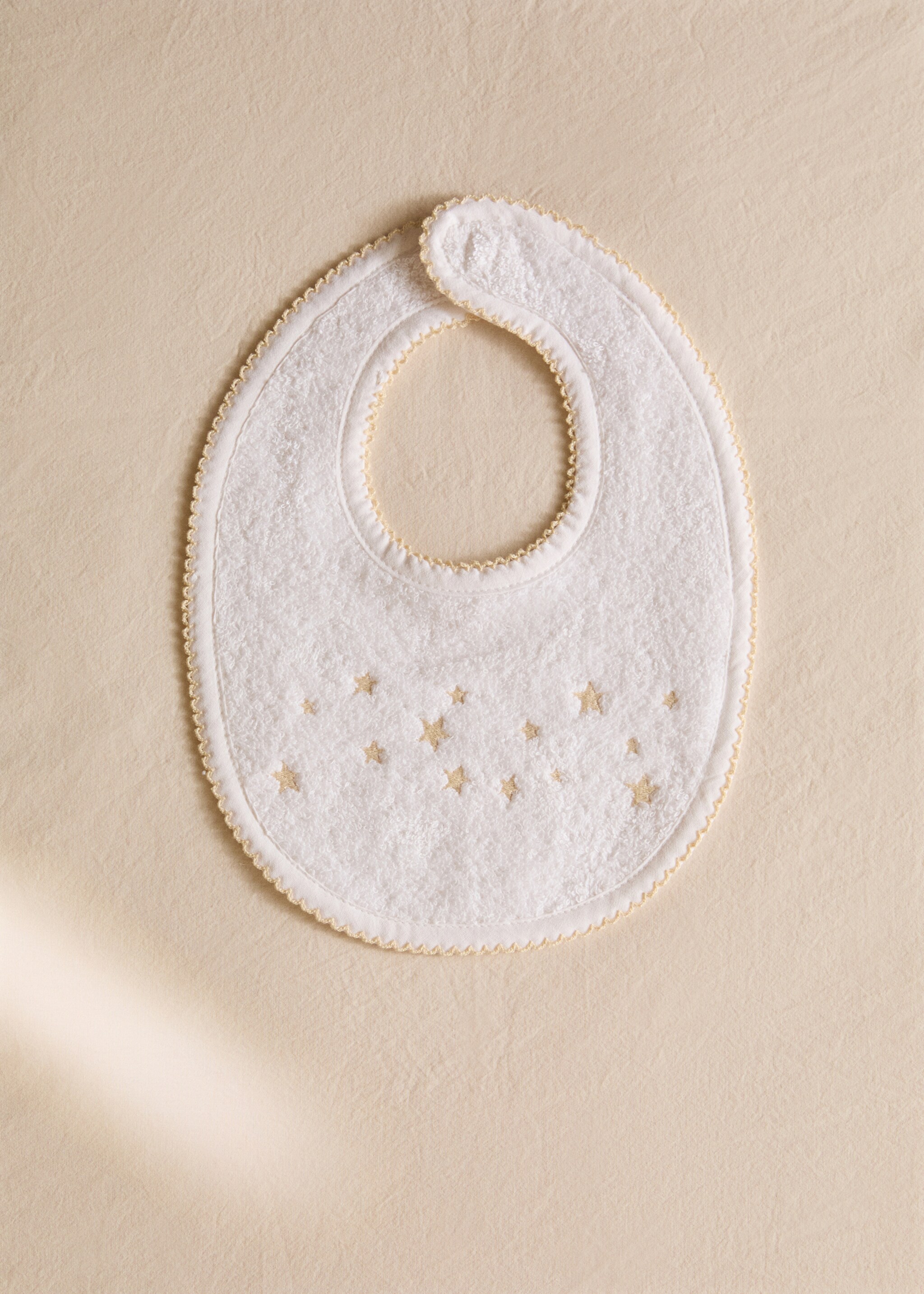 Cotton bib embroidered with stars - Загальний план, Білий. Ref: 17091566-00.