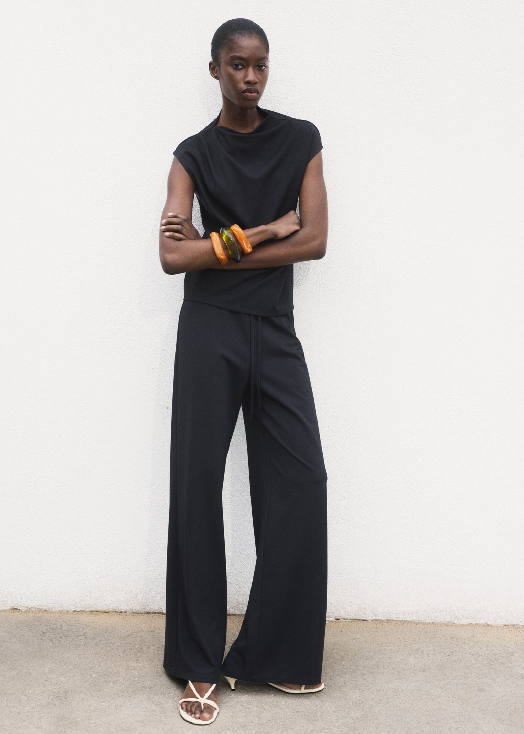 Wideleg trousers with elastic waist - General plane