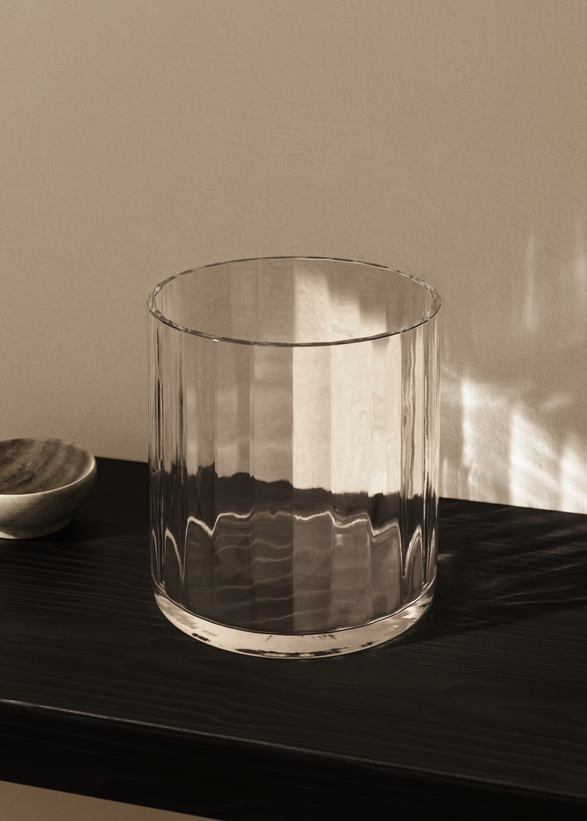Hand-blown glass vase with stripes - Total bildeutsnitt