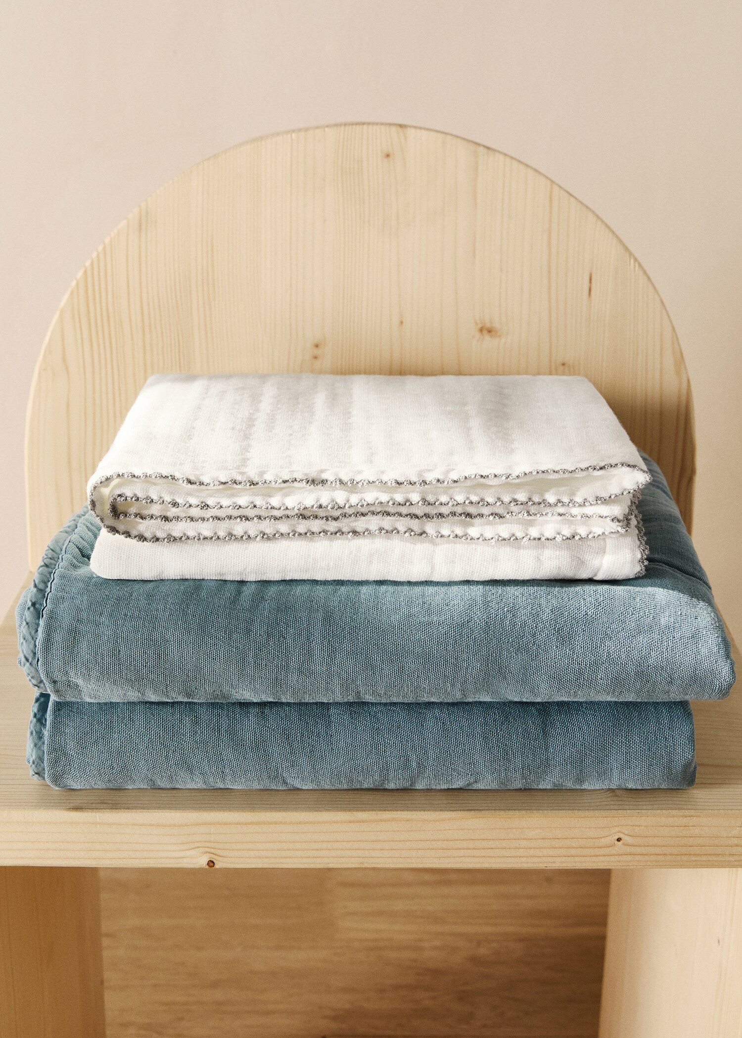 Children's blanket with contrasting finish - General plane