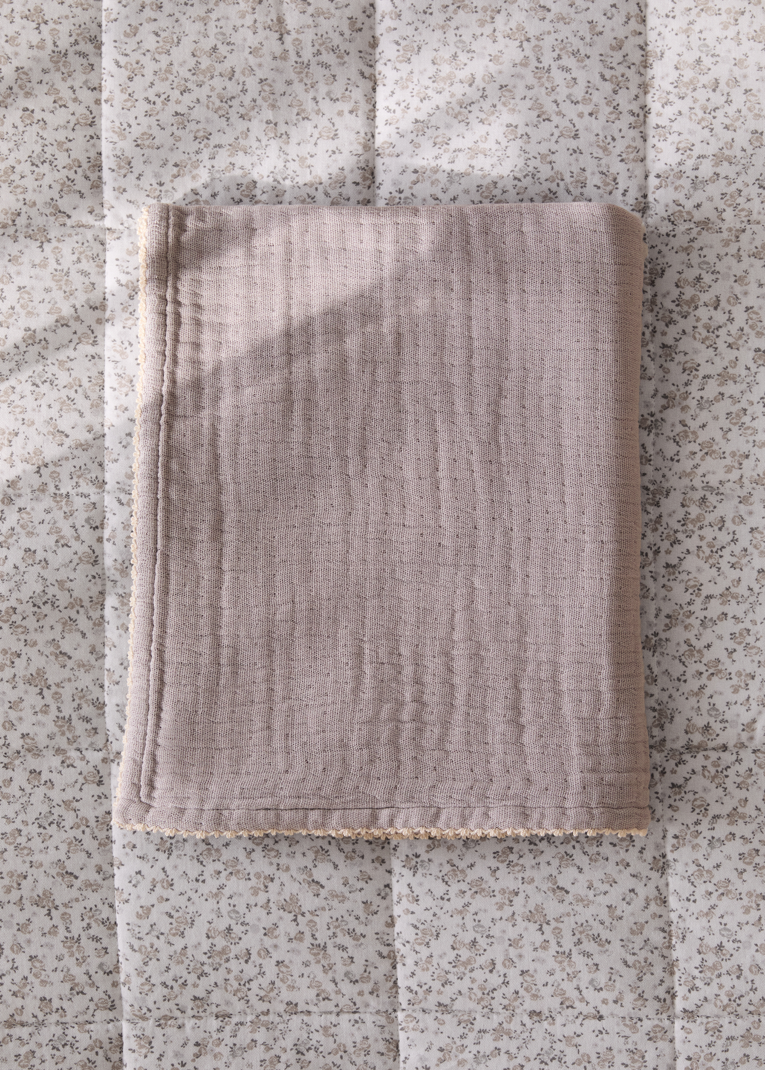 Children's blanket with contrasting finish - General plane