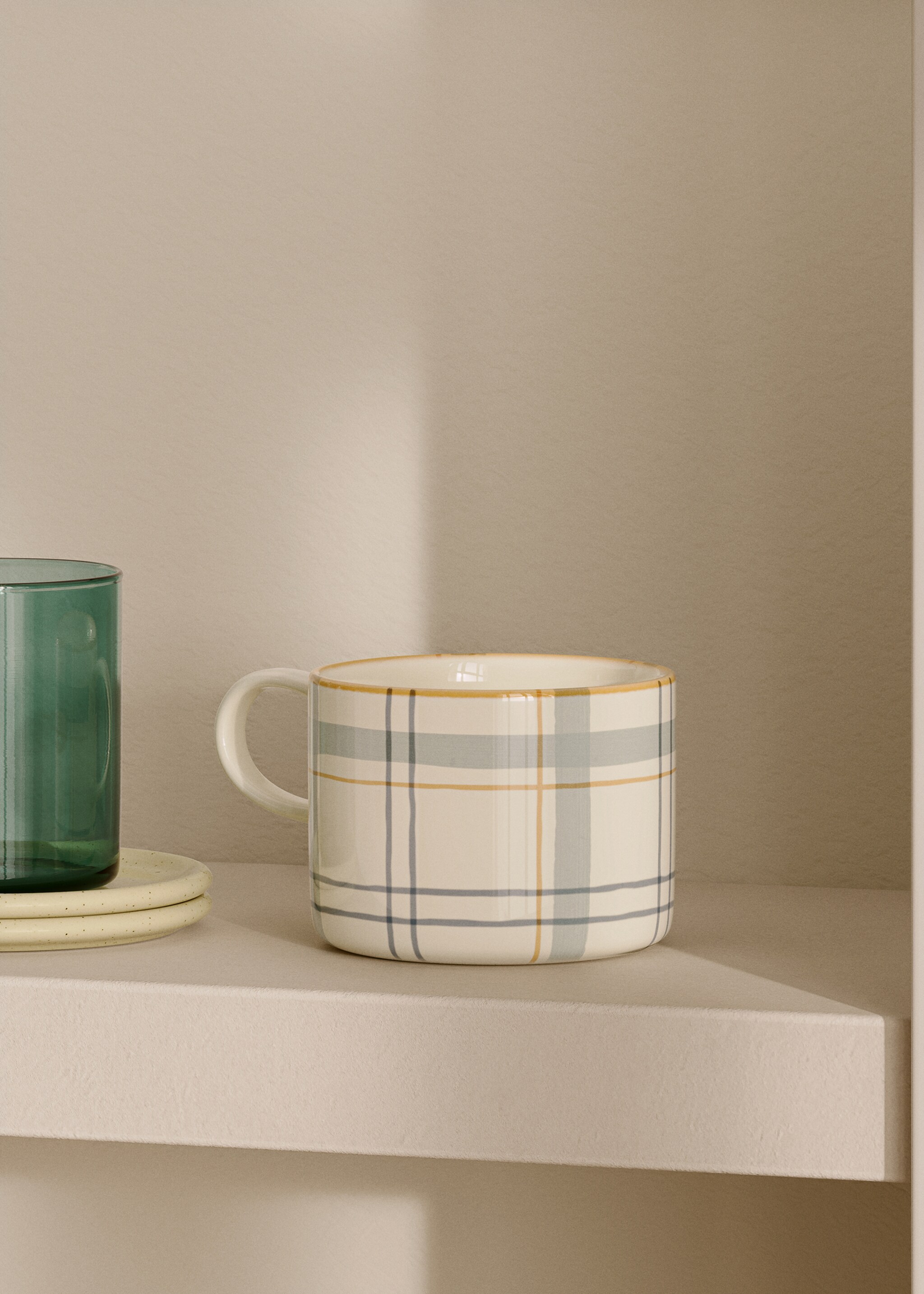 Hand-painted stoneware mug - General plane, Burnt Orange. Ref: 17092032-00.