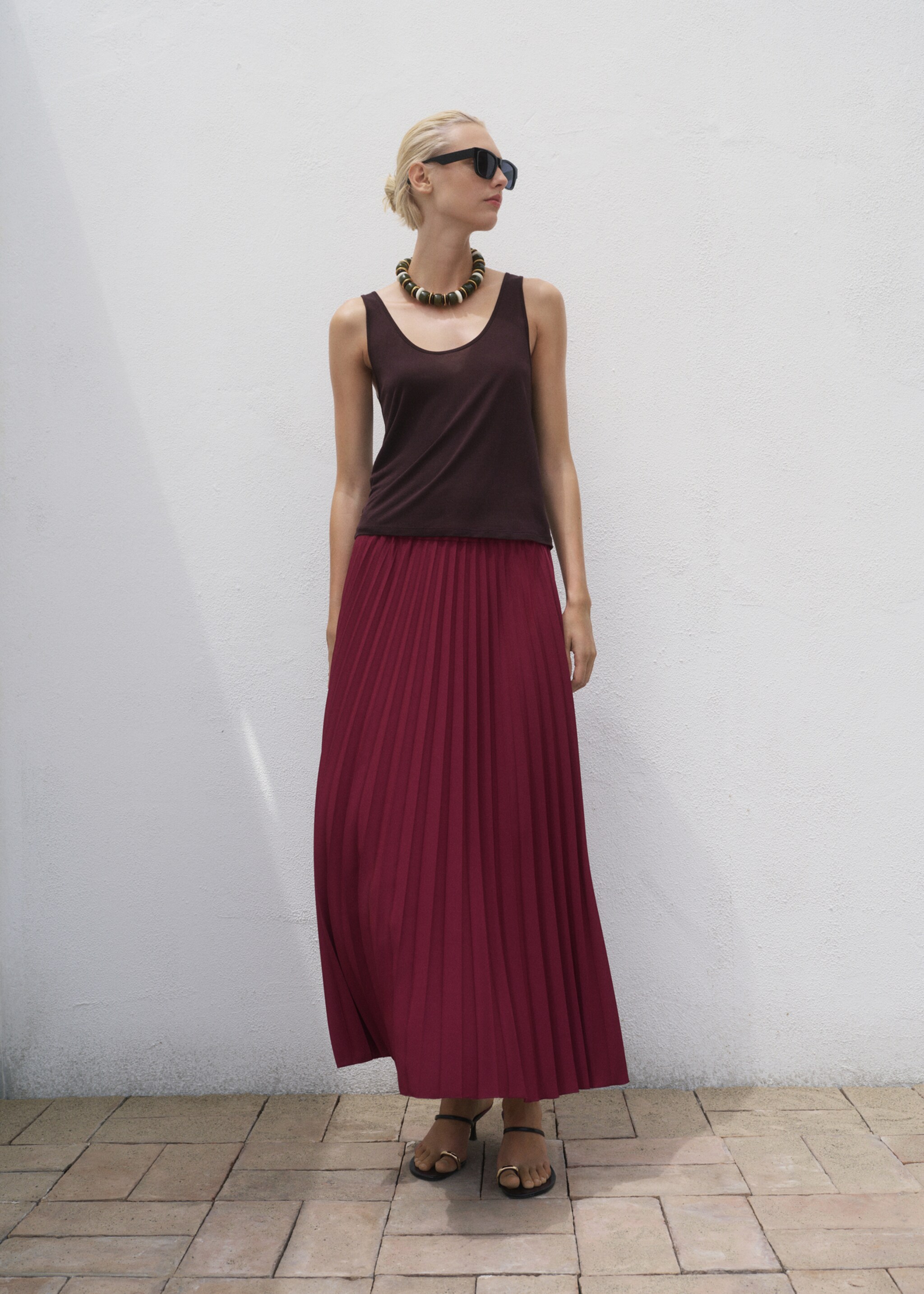Pleated long skirt - General plane