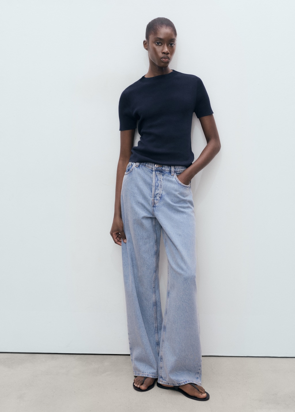 Short-sleeved fine-knit sweater