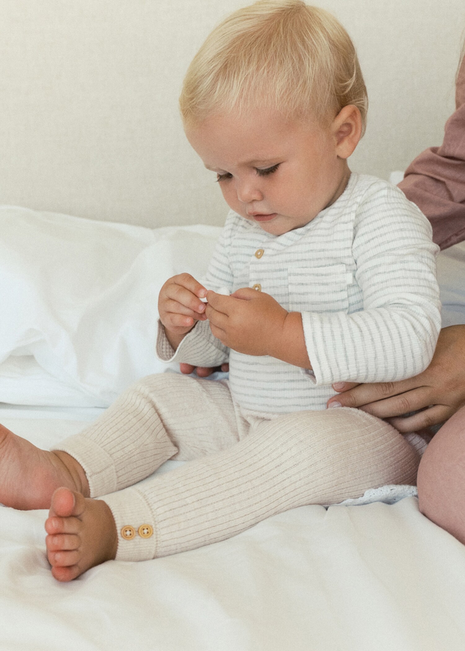 Stripes knitted leggings - General plane