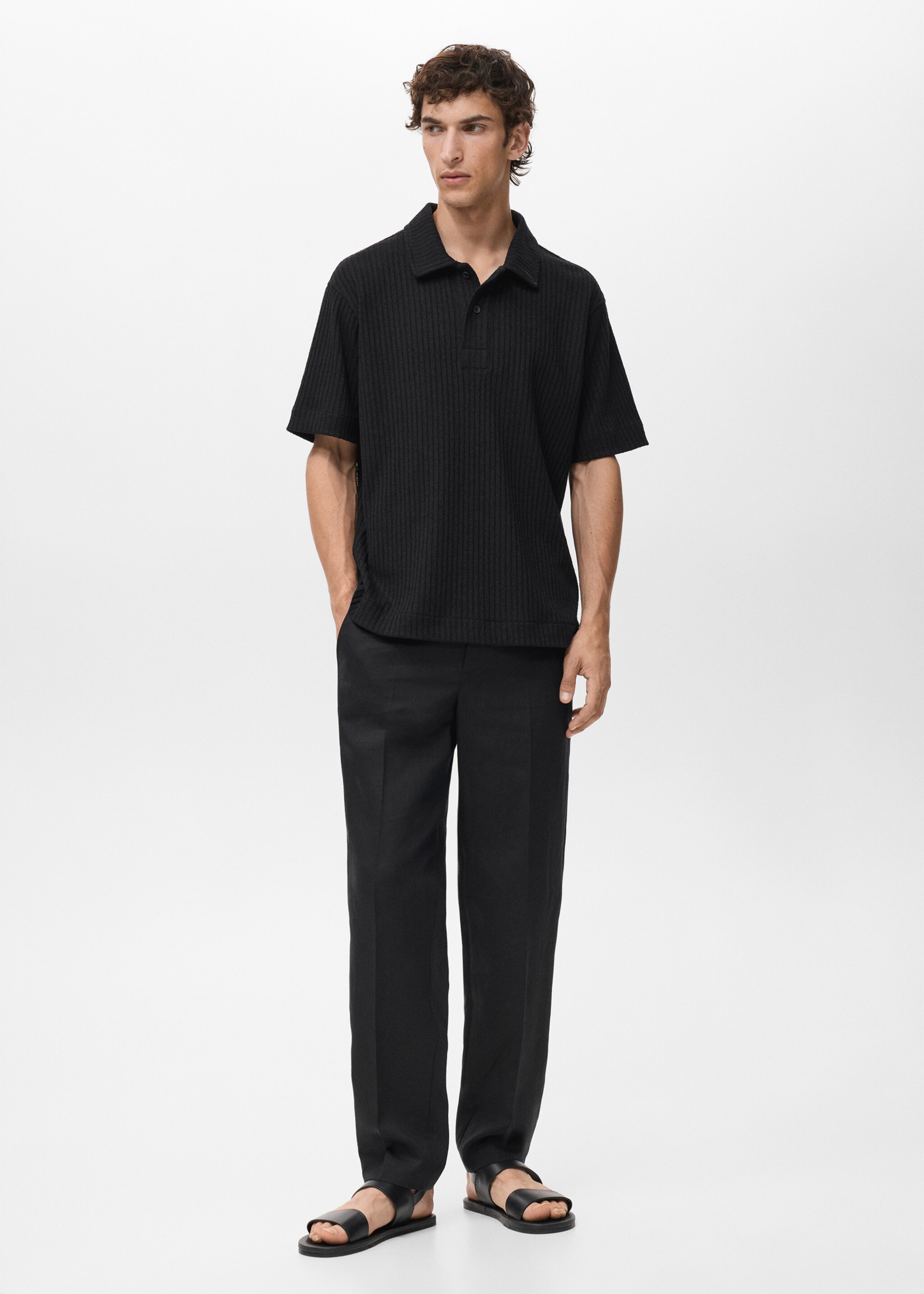 Polo de malha com textura - Plano geral