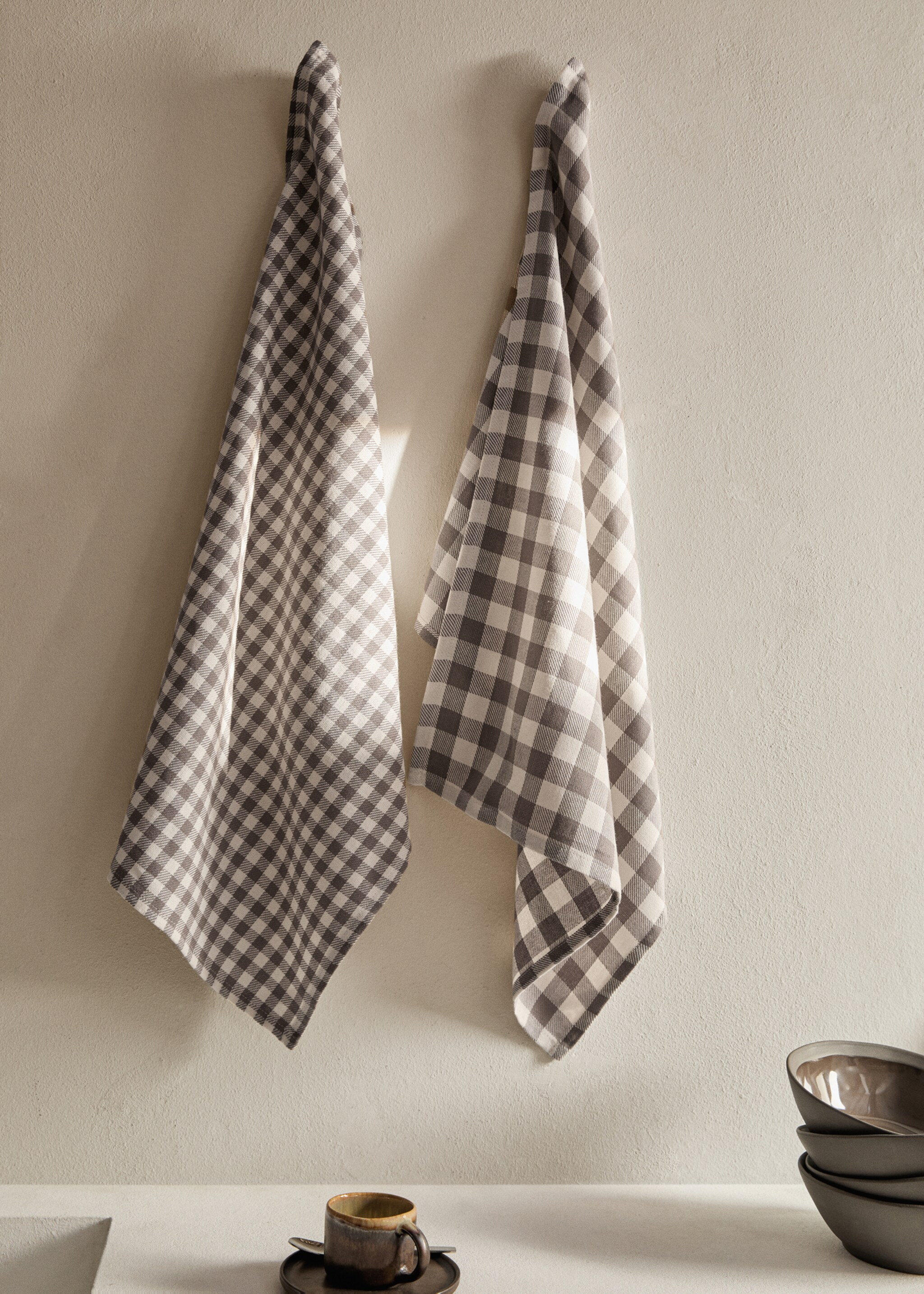 Gingham check kitchen towels - General plane, Light/Pastel Brown. Ref: 17093328-00.