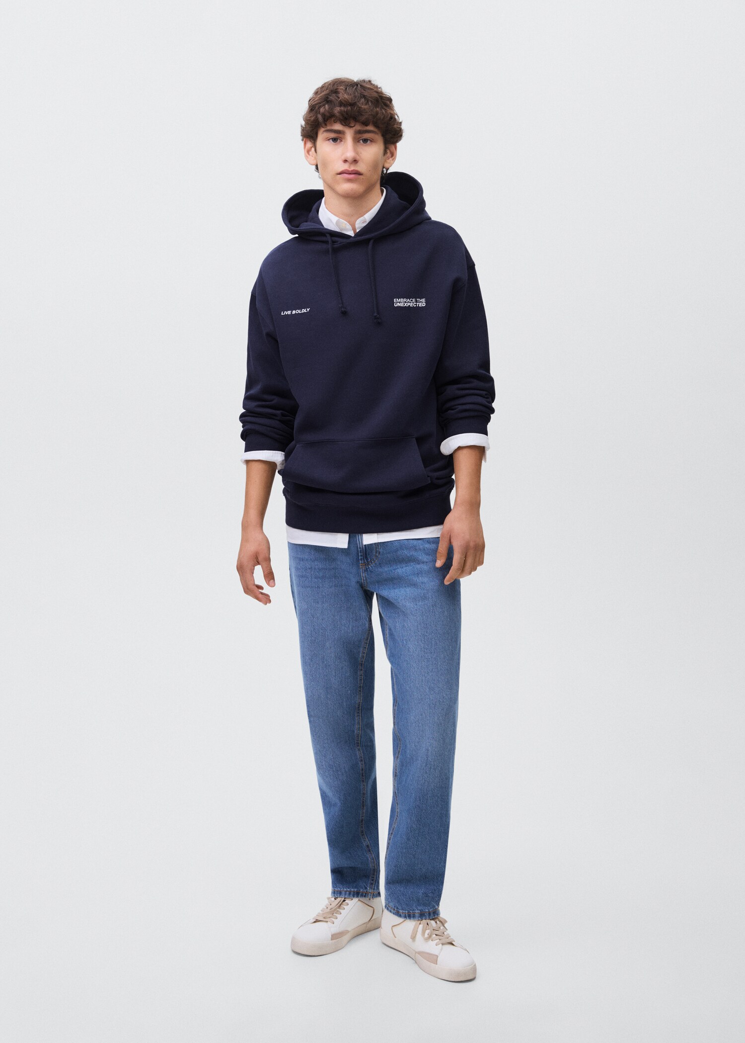 Desenli kapüşonlu sweatshirt - Genel plan