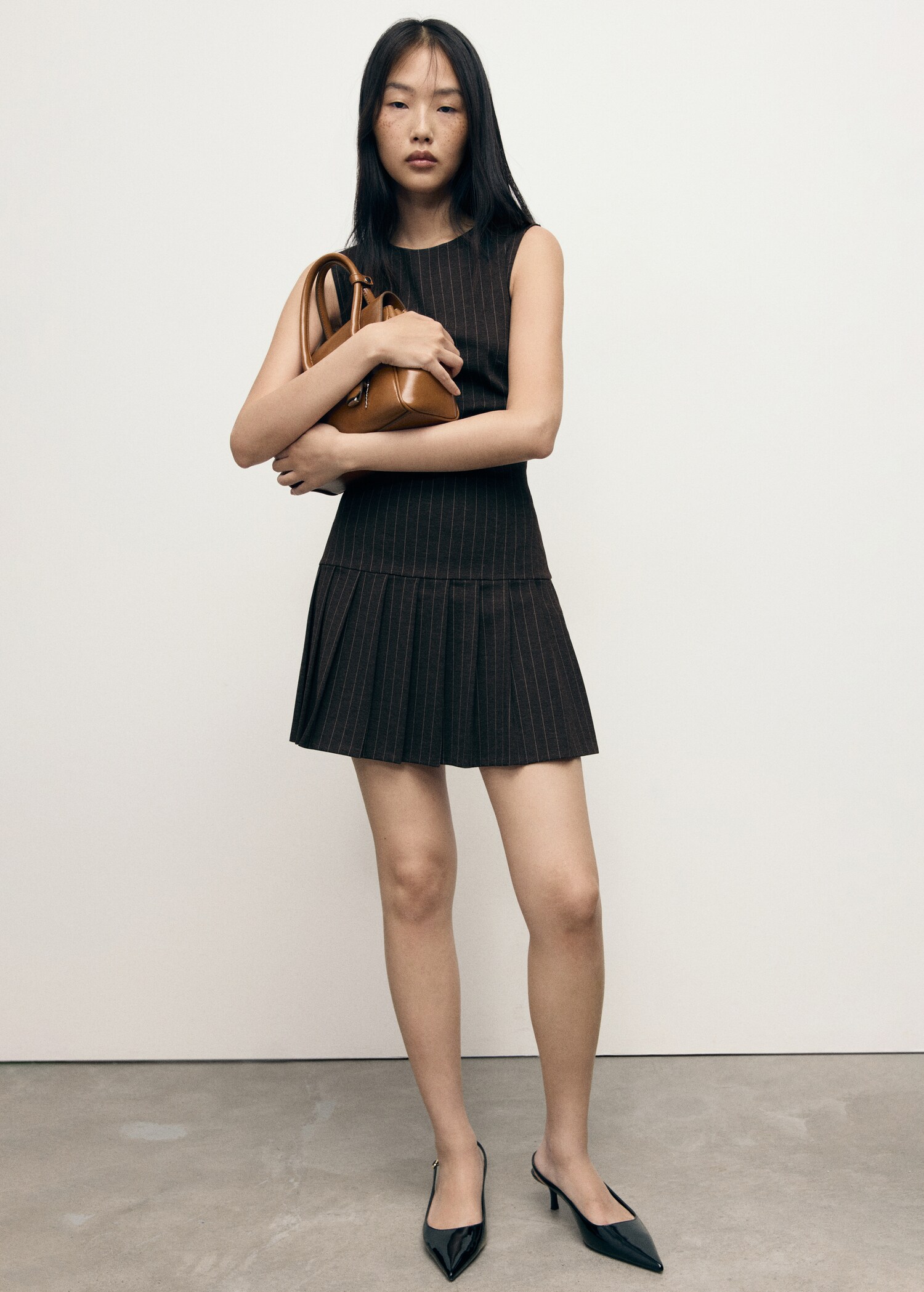 Pleated short dress - General plane