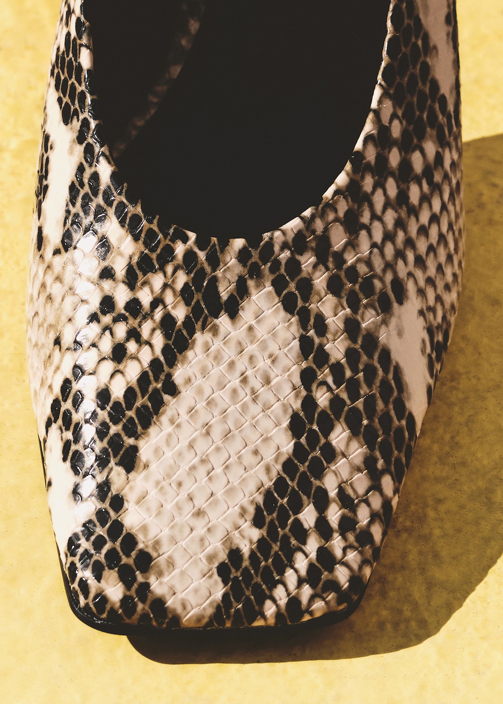 Animal-print high heeled shoes