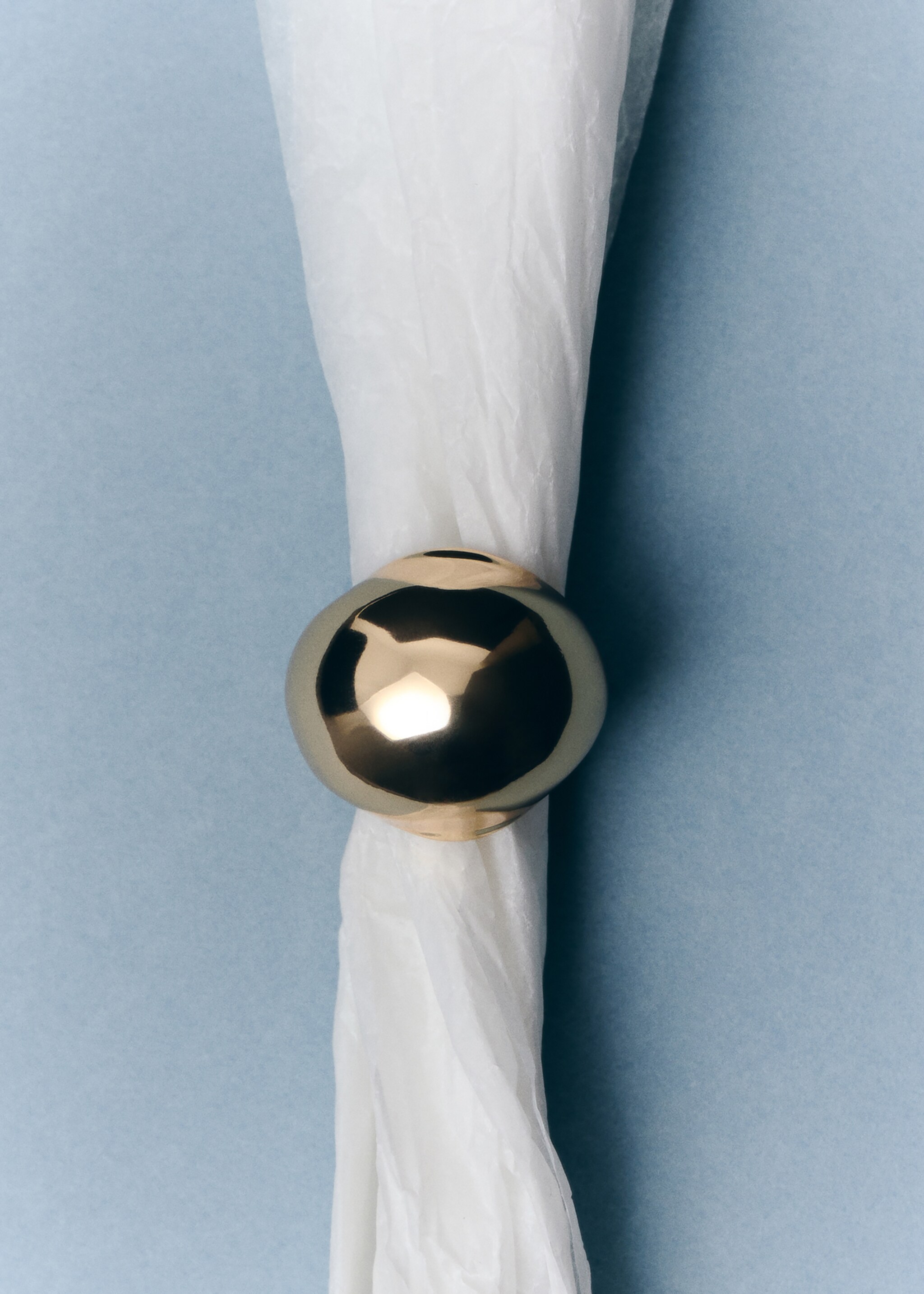 Metallic volume ring - General plane, Gold. Ref: 17094119-00.