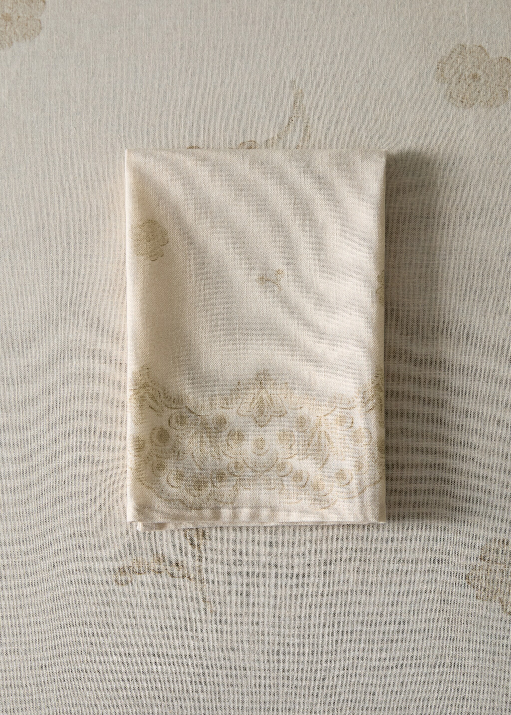Linen napkins with floral pattern - General plane, Sand. Ref: 17094127-00.