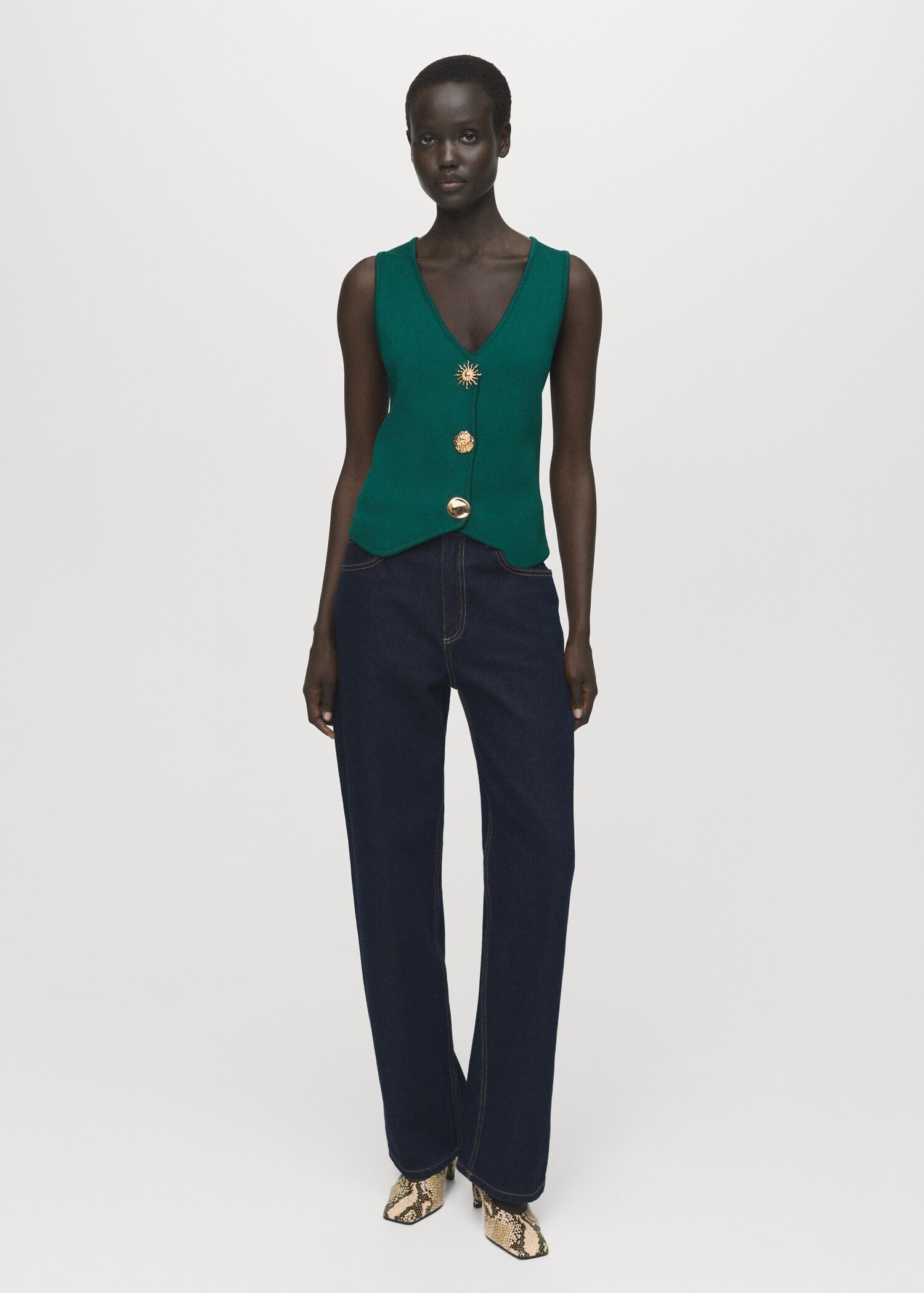 Knitted waistcoat with jewel buttons - General plane