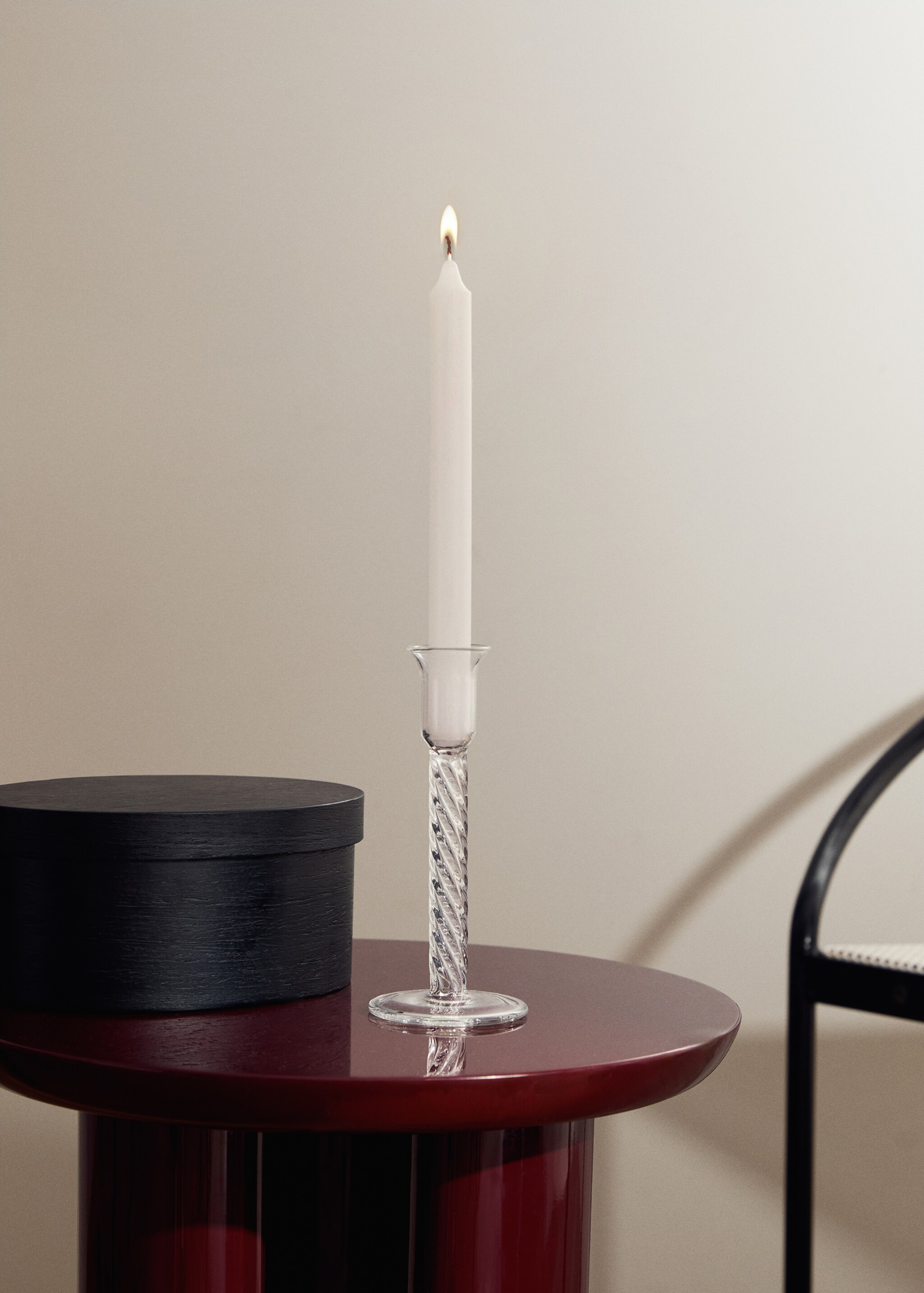 Κηροπήγιο από βοριοπυριτικό γυαλί με σπειροειδή κορμό - Γενικό πλάνο, Γκρι Πάγου. Ref: 17094788-00.