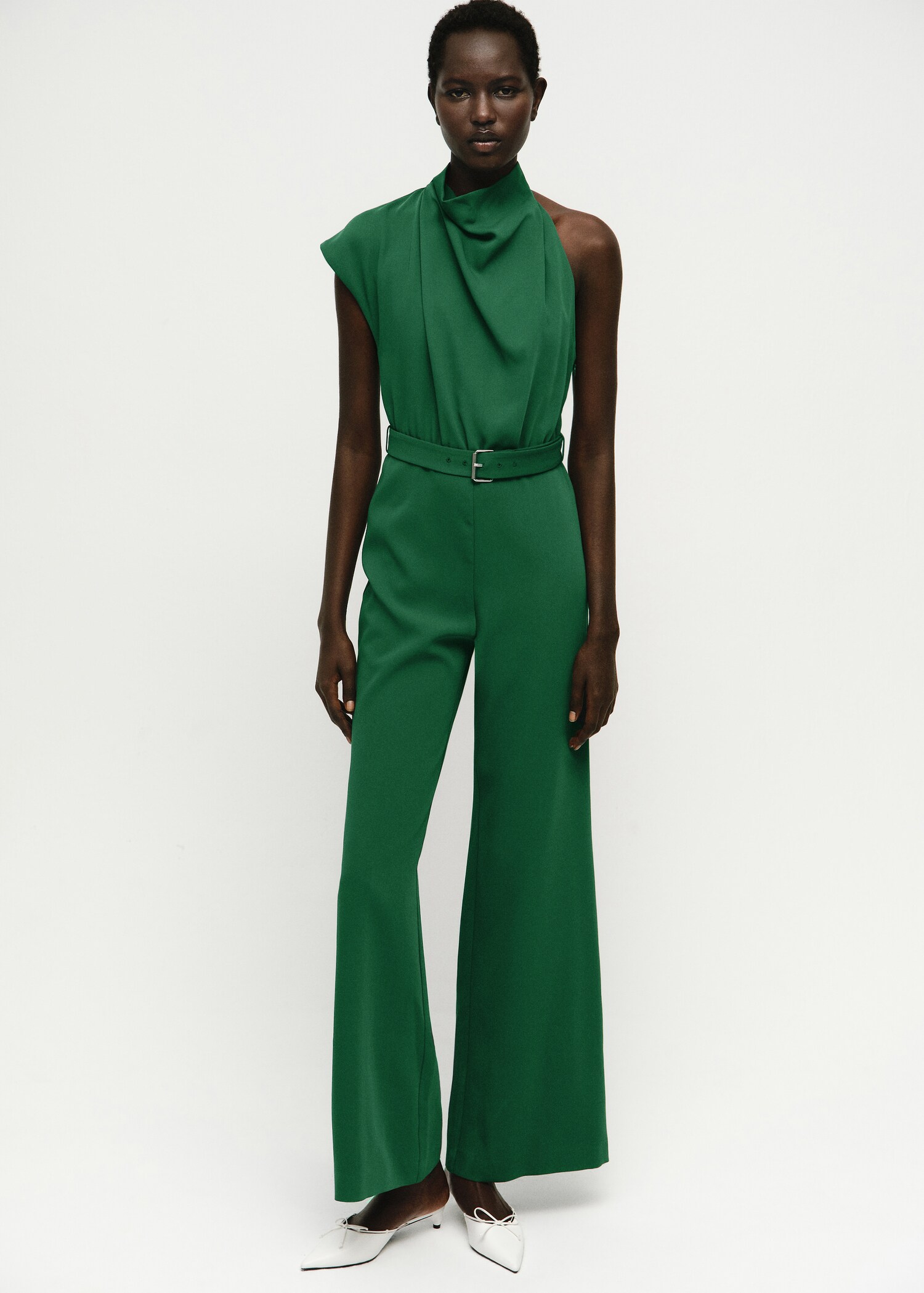 Asymmetrischer Overall mit Gürtel - Allgemeine Ansicht